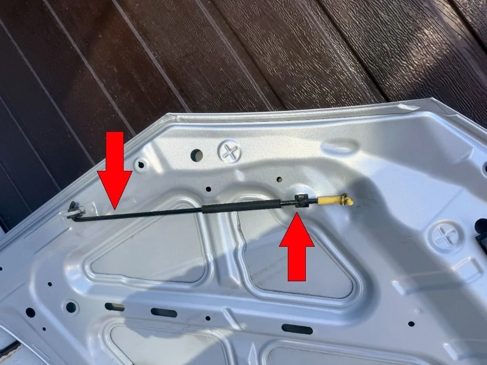 Упор держатель капота Kia Rio II (2005—2009)