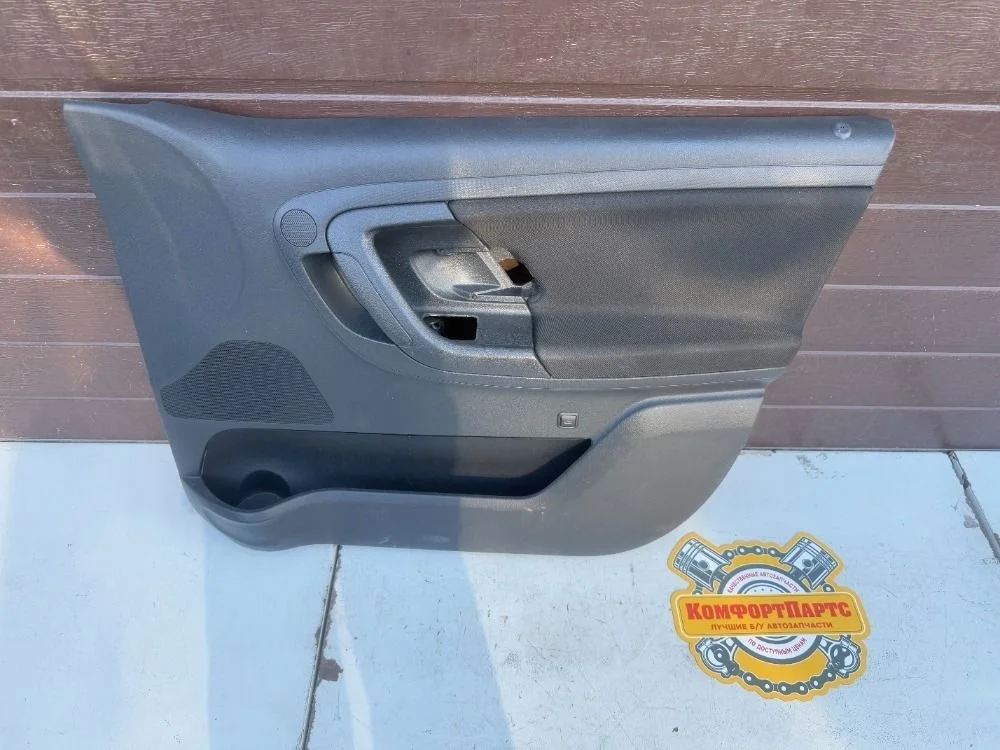 Обшивка (карта) двери передней правой Skoda Fabia II рестайлинг (2010—2014)