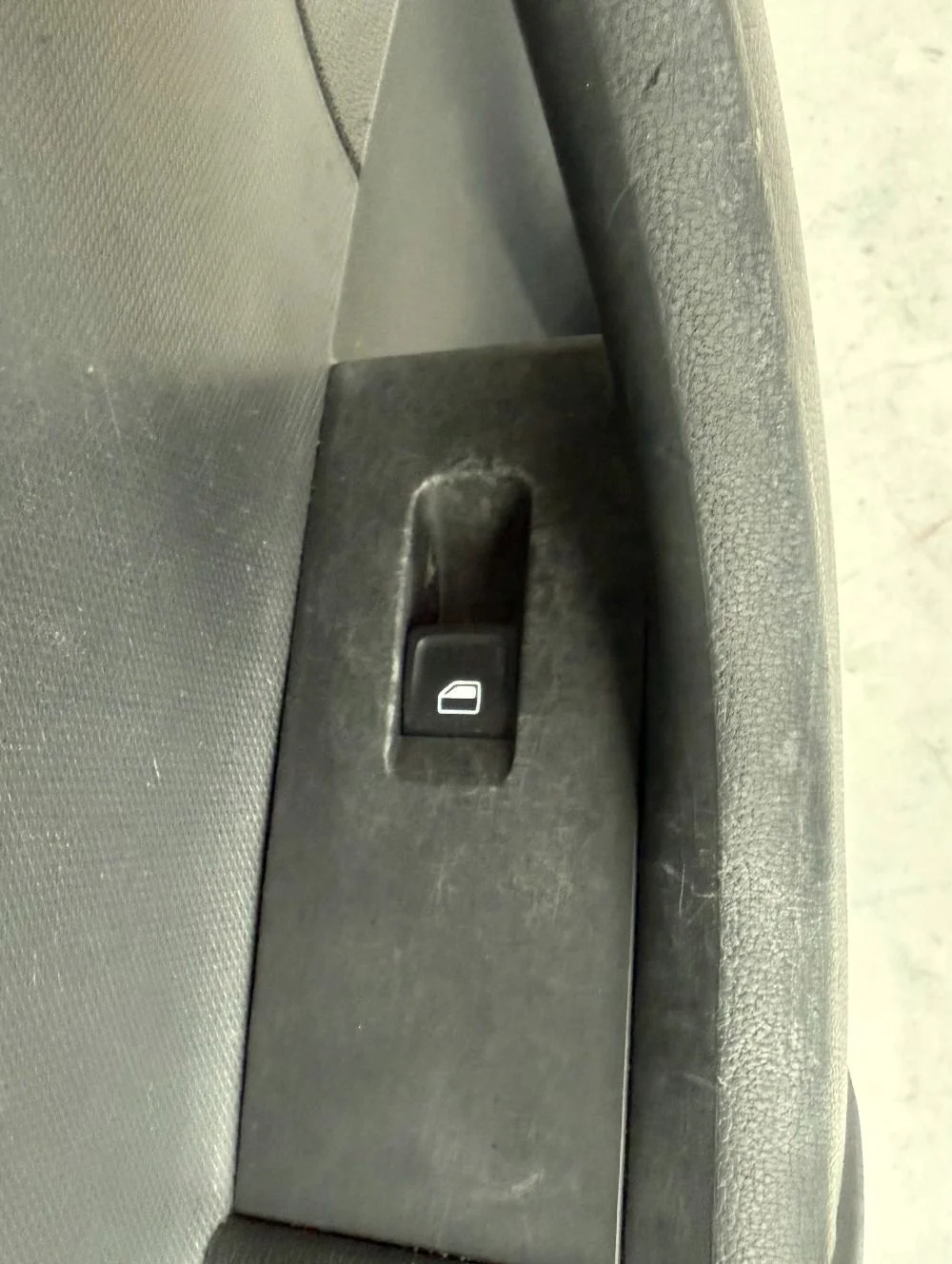 Кнопка стеклоподъемника Skoda Rapid I (2012—2017)