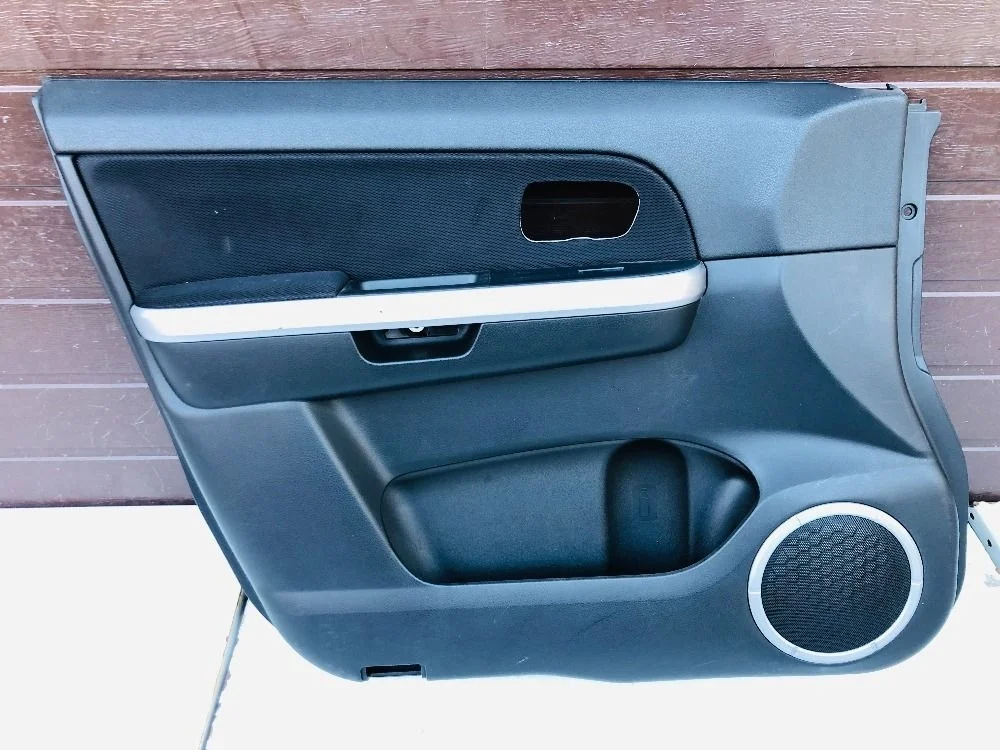 Обшивка (карта) двери передней левой Suzuki Grand Vitara II (2005—2008)