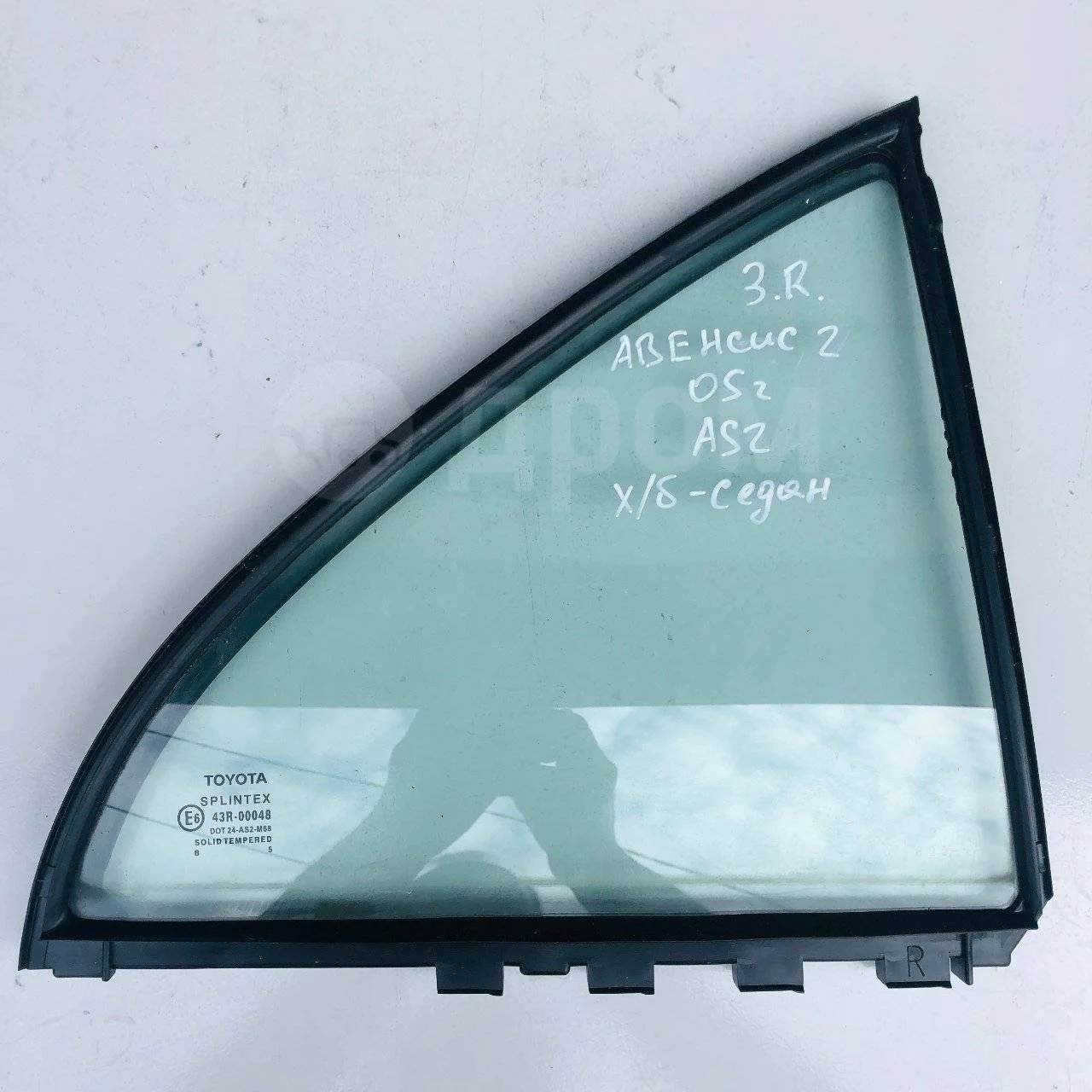 Форточка (стекло) двери задней правой Toyota Avensis T250 (2003—2006)
