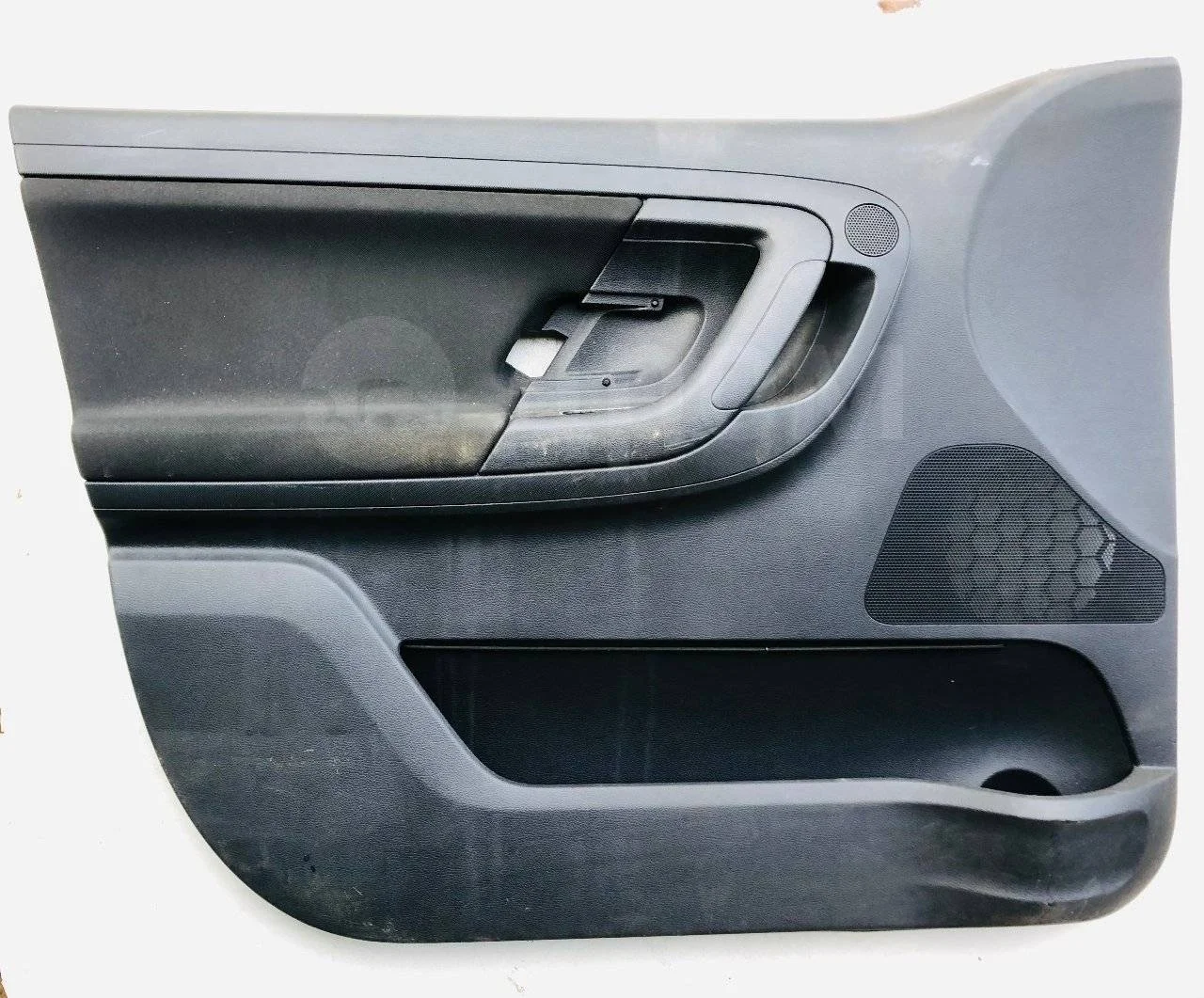 Обшивка (карта) двери передней левой Skoda Fabia II (2007—2010)