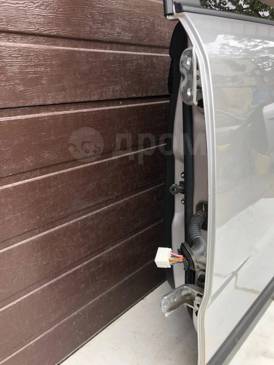 Петля двери Kia Sorento II (2009—2012)