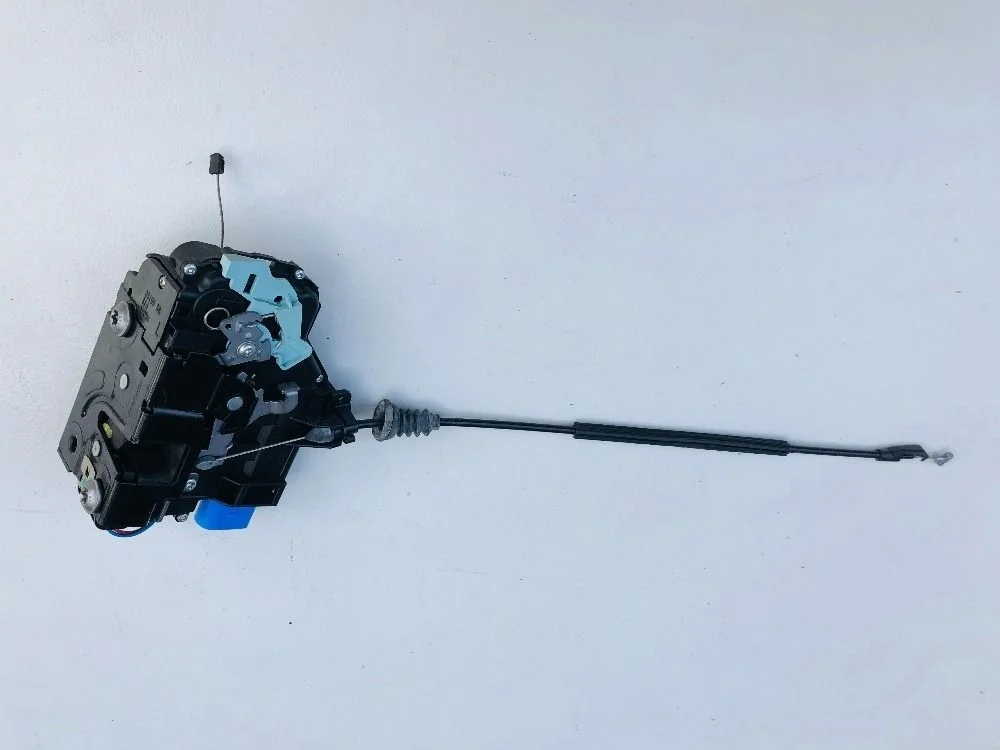 Замок двери передней левой Skoda Octavia II (2004—2009)