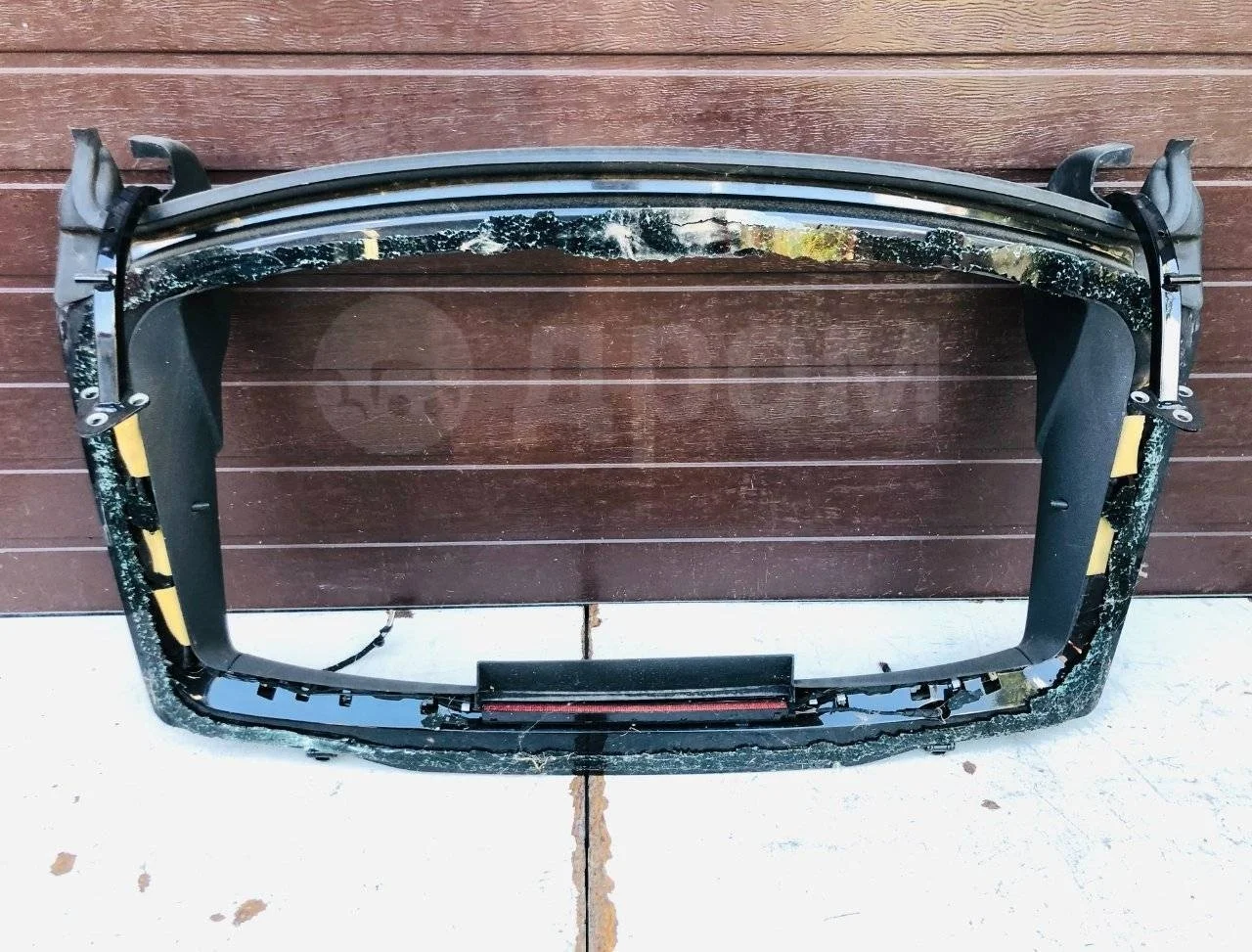 Рамка стекла крышки багажника Skoda Superb II (2008—2013)