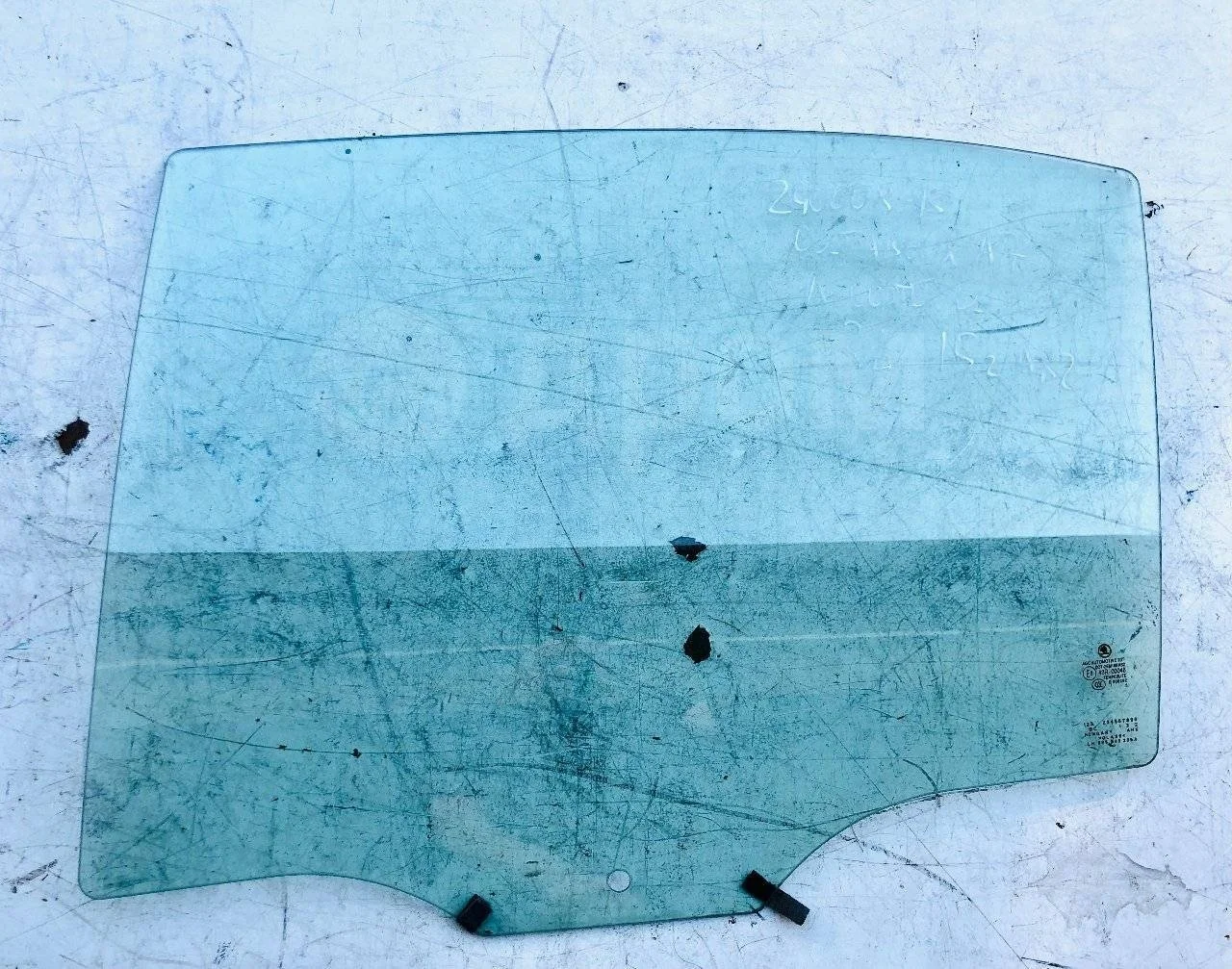 Стекло двери задней левой Skoda Octavia III (2013—2017)