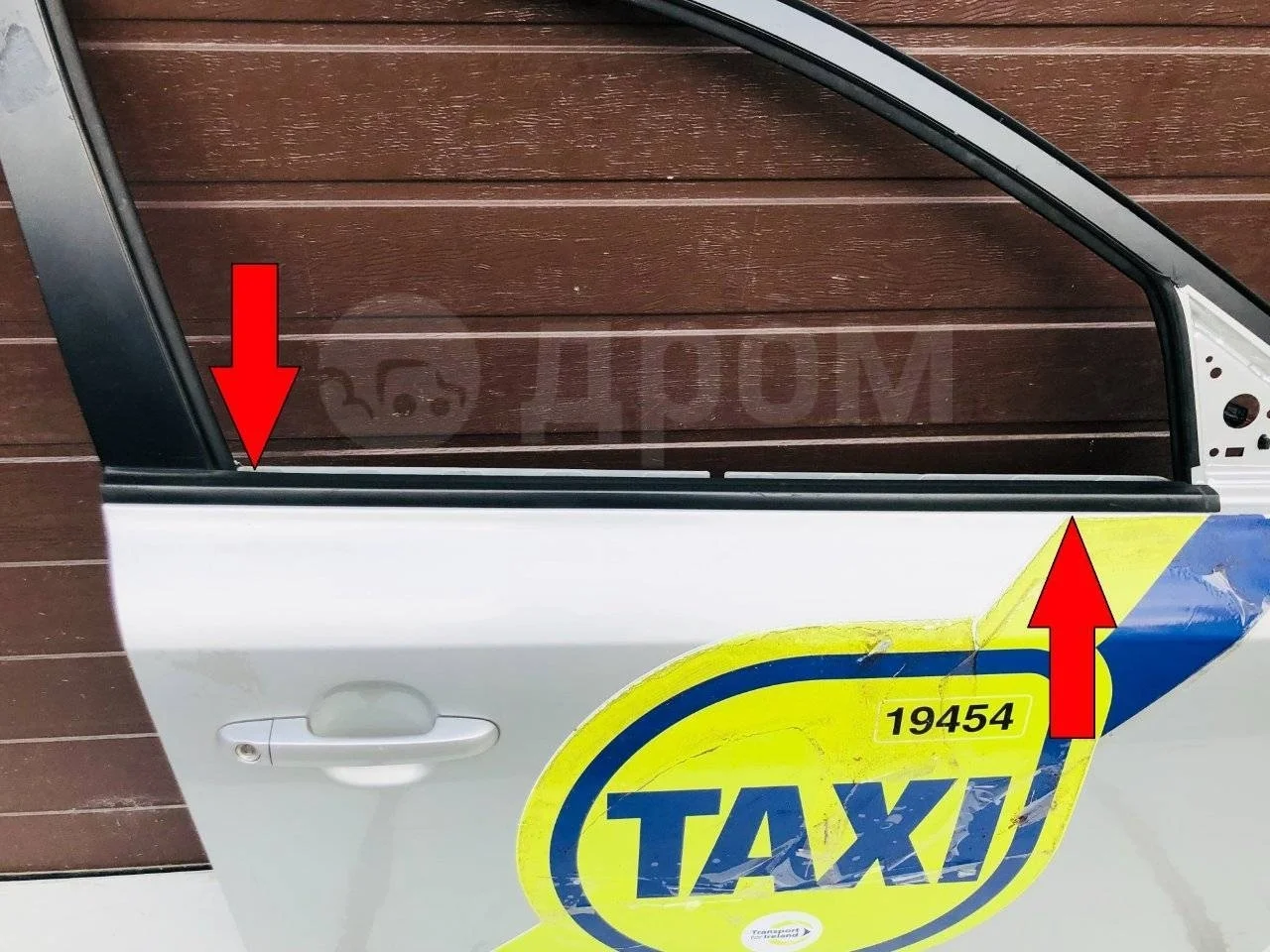 Молдинг под опускное стекло внешний Kia Ceed ED (2006—2010)