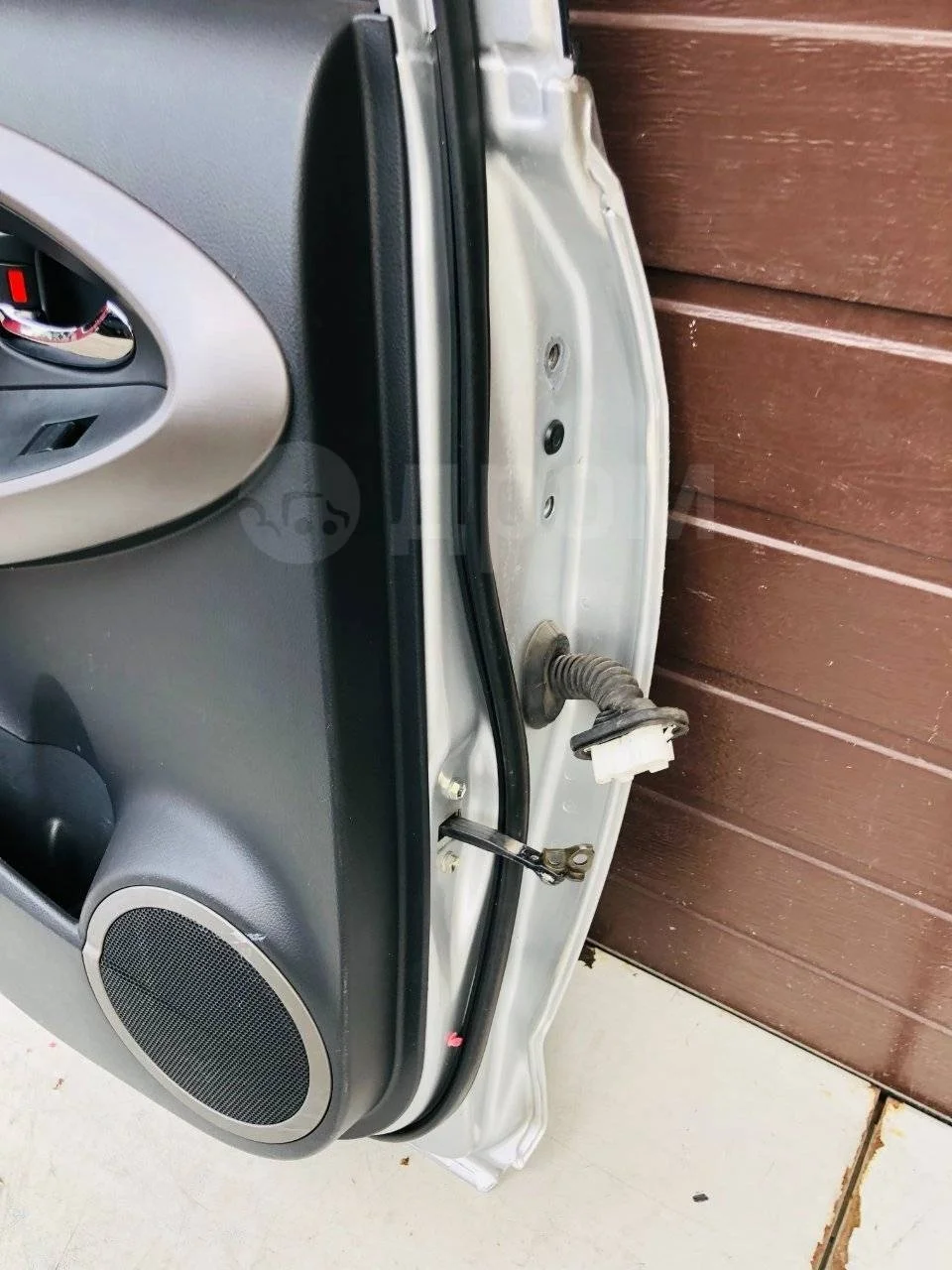 Ограничитель двери Toyota RAV4 III (2005—2010)