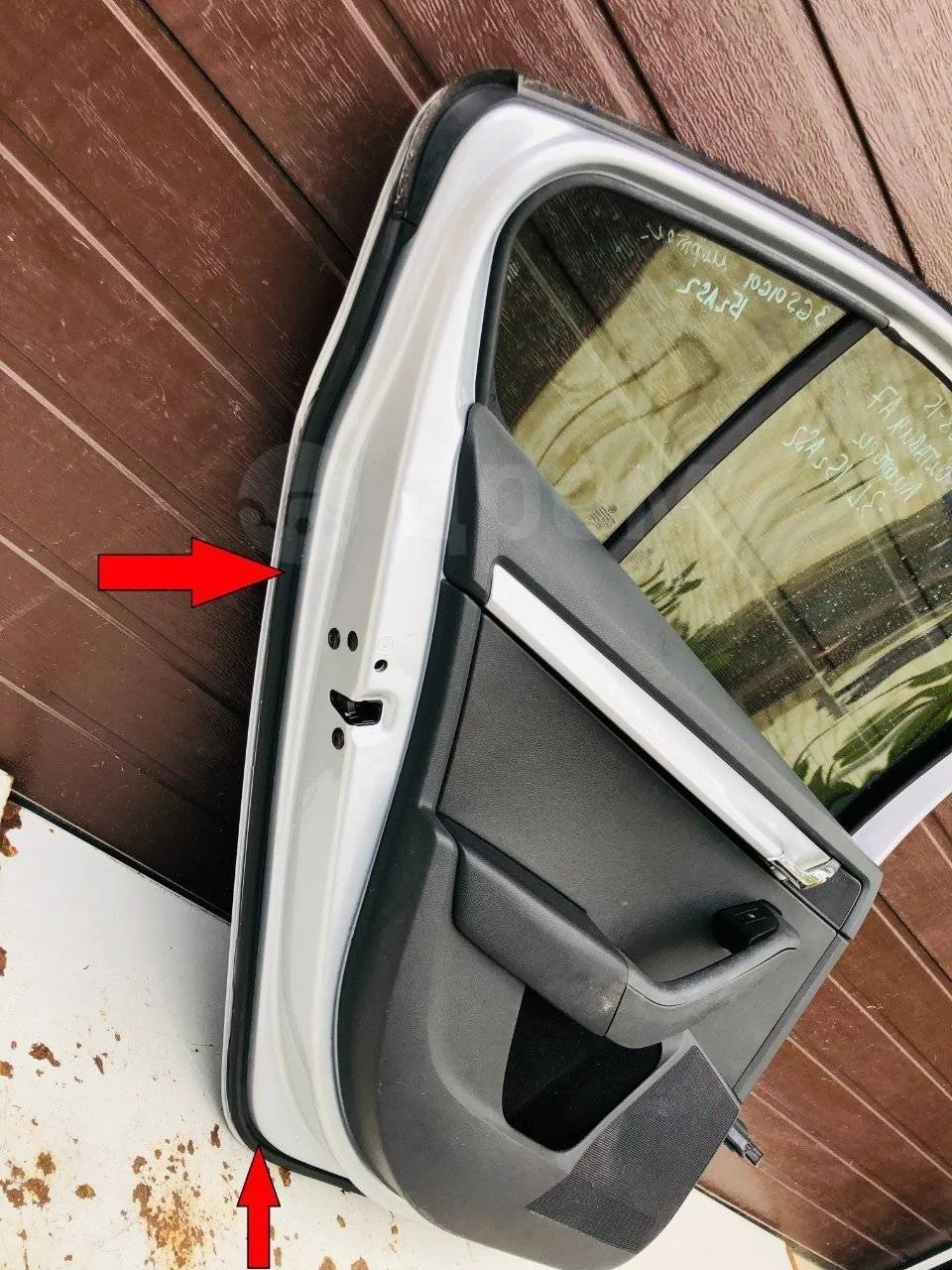 Уплотнительная резинка двери нижняя Skoda Octavia III (2013—2017)