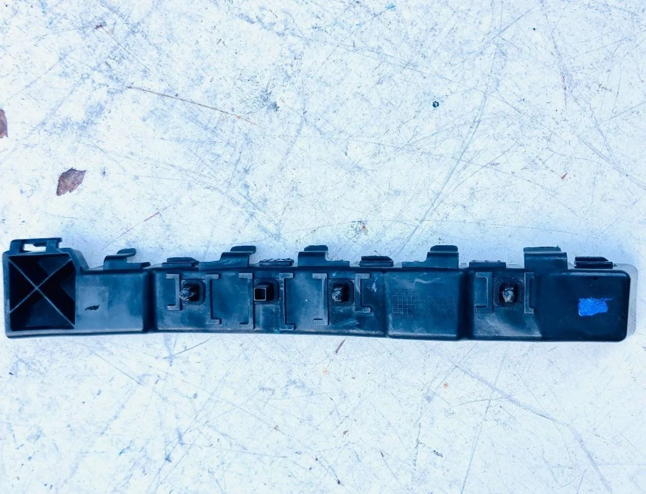 Кронштейн (направляющая) заднего бампера Kia Ceed ED (2006—2010)