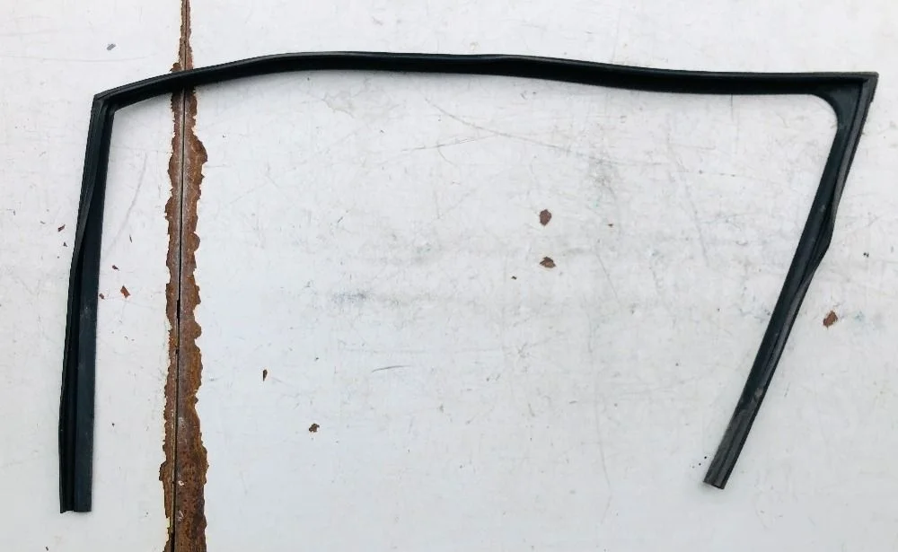 Уплотнительная резинка вокруг стекла двери Kia Ceed JD (2012—2015)