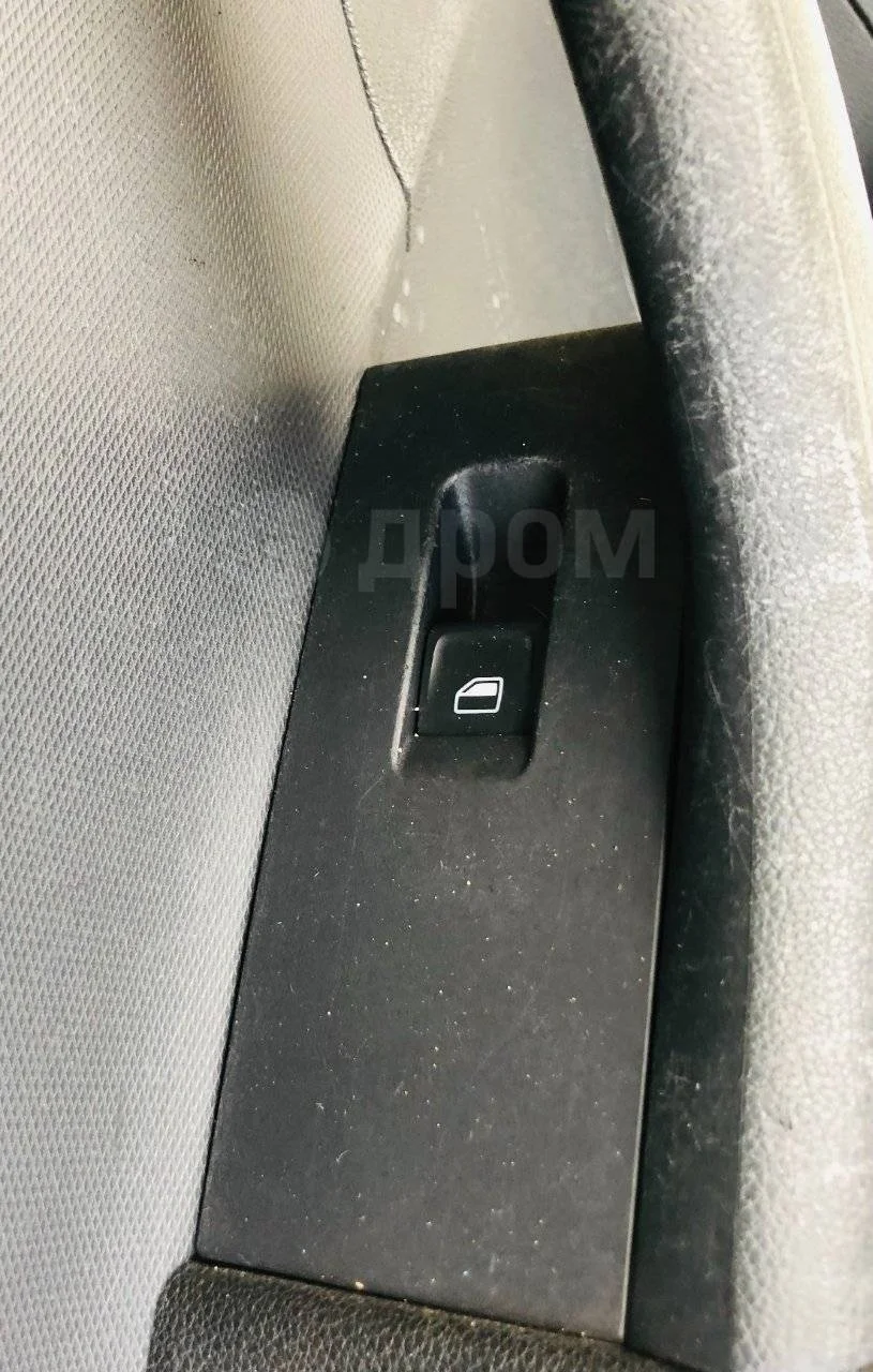 Кнопка стеклоподъемника Skoda Rapid I (2012—2017)