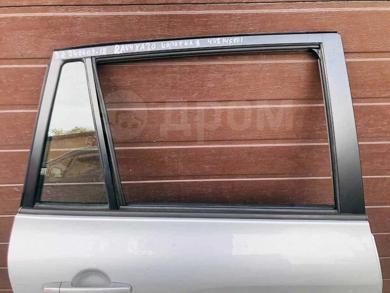 Стекло двери задней правой Toyota RAV4 III (2005—2010)