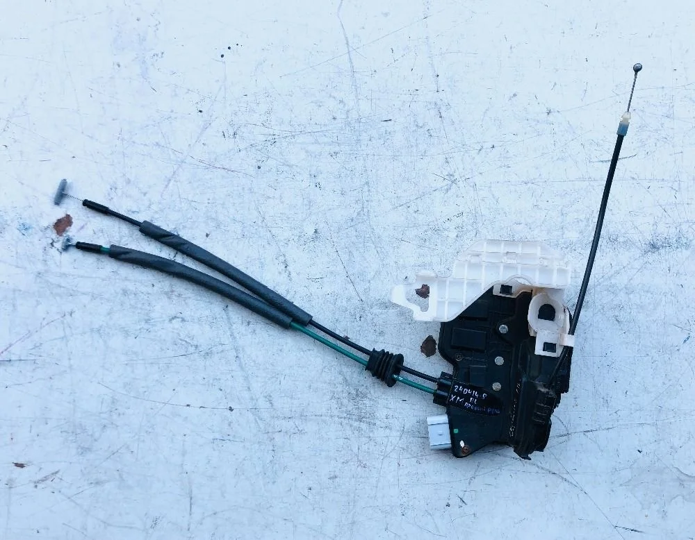 Замок двери передней левой Kia Sorento II (2009—2012)