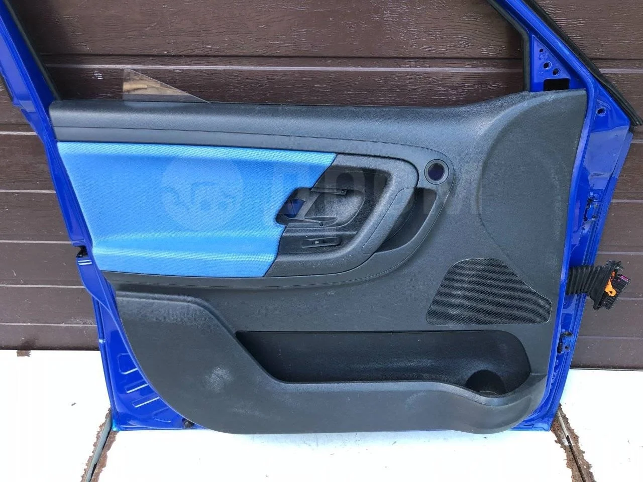 Обшивка (карта) двери передней левой Skoda Fabia II (2007—2010)