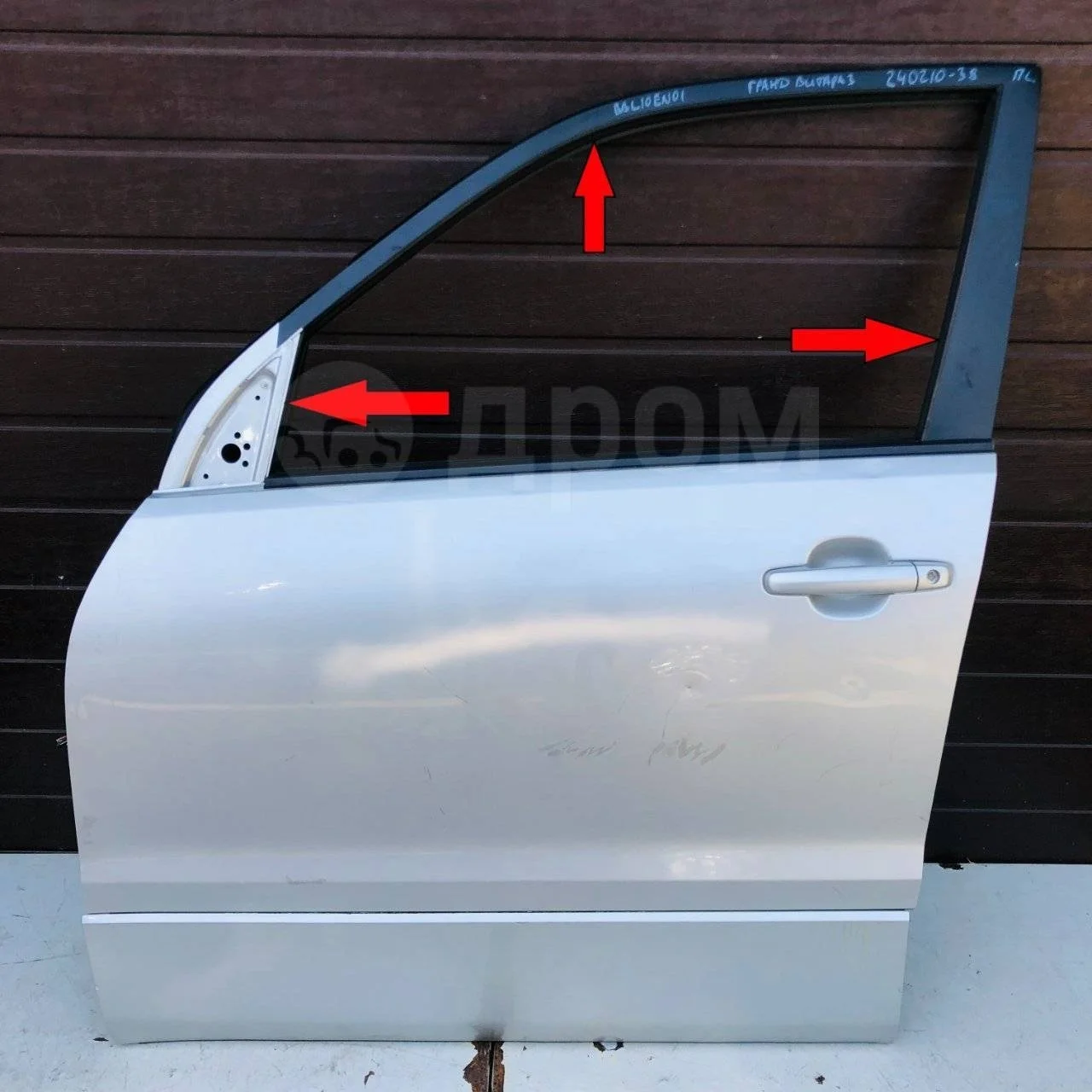 Уплотнительная резинка вокруг стекла двери Suzuki Grand Vitara II (2005—2008)