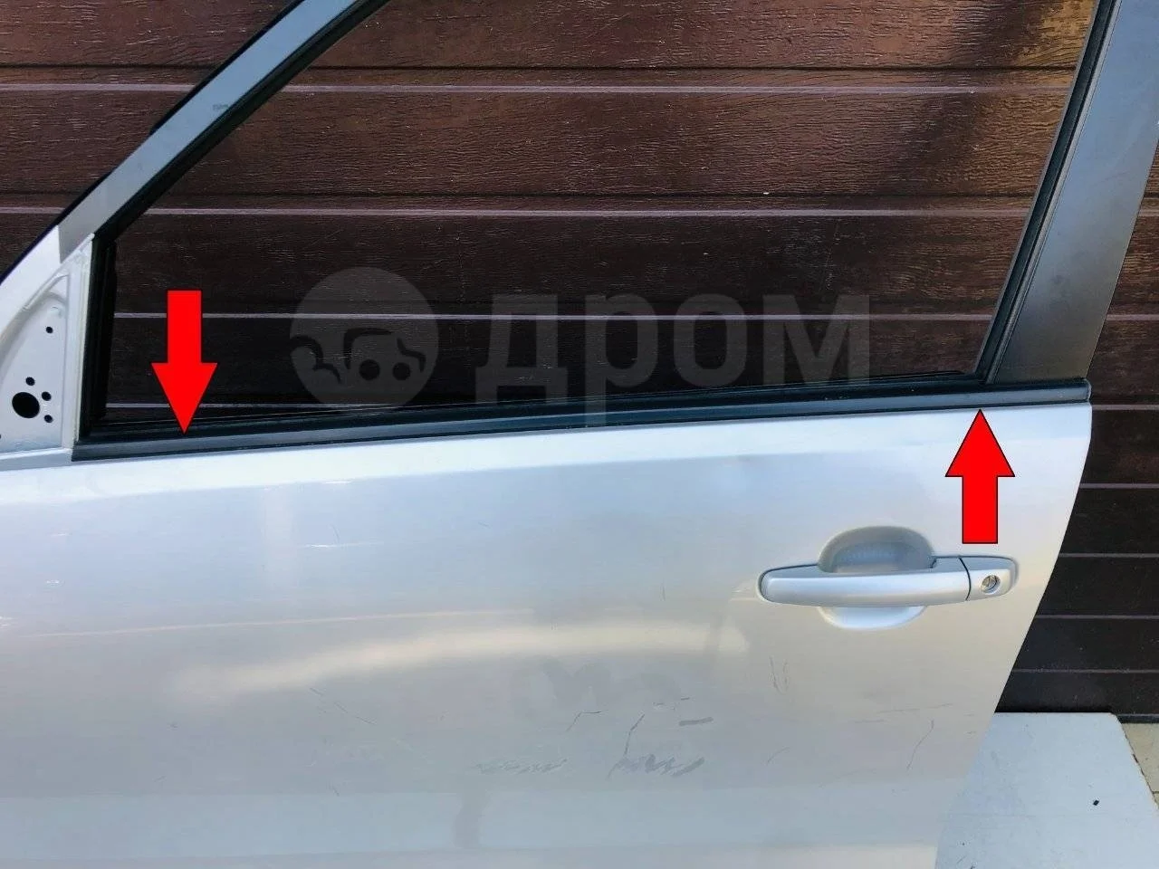 Молдинг под опускное стекло внешний Suzuki Grand Vitara II (2005—2008)