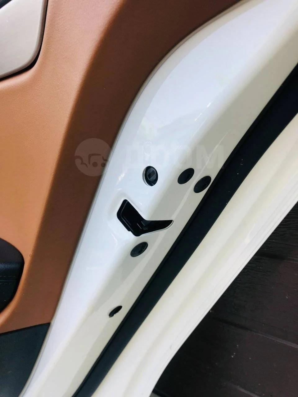 Замок двери задней правой Skoda Fabia II рестайлинг (2010—2014)