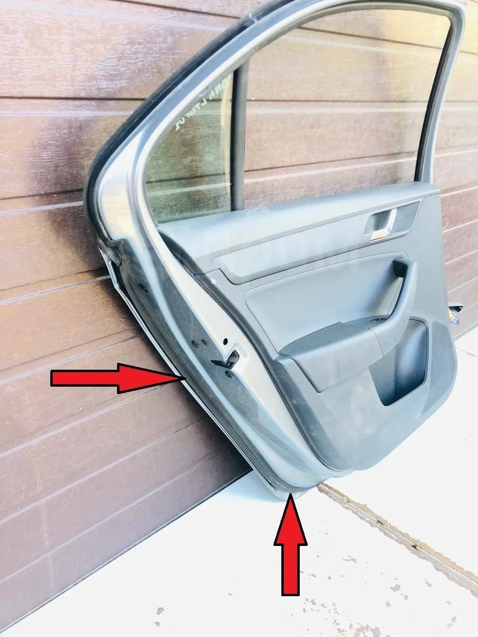 Уплотнительная резинка двери нижняя Skoda Rapid I (2012—2017)