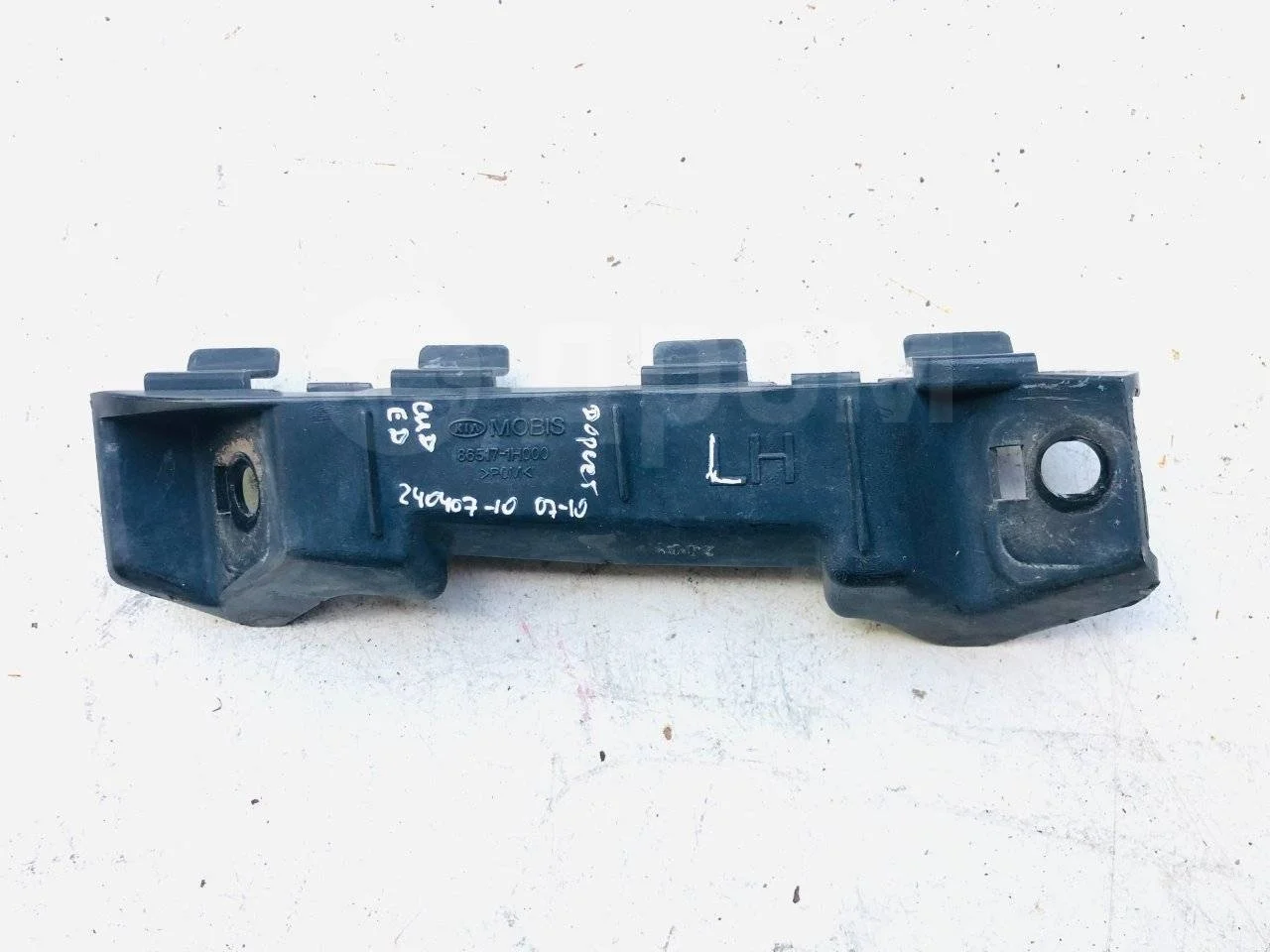 Кронштейн переднего бампера (крыла) Kia Ceed ED (2006—2010)