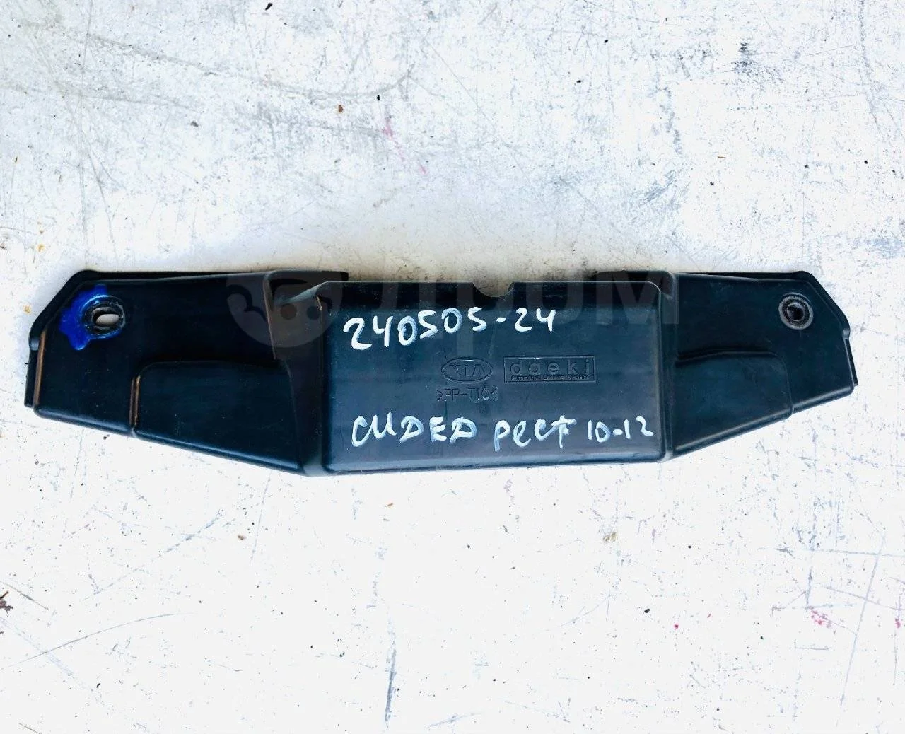 Кожух (пыльник) замка капота Kia Ceed ED рестайлинг (2010—2012)