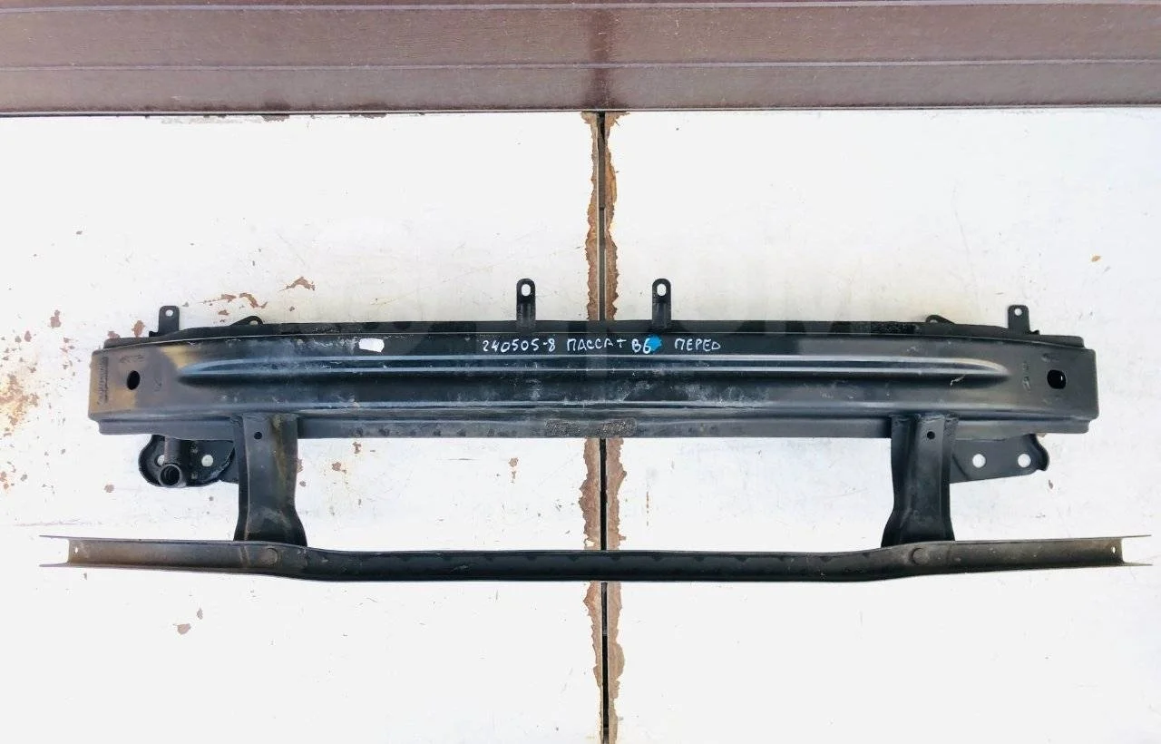 Усилитель бампера Volkswagen Passat B6 (2005—2010)