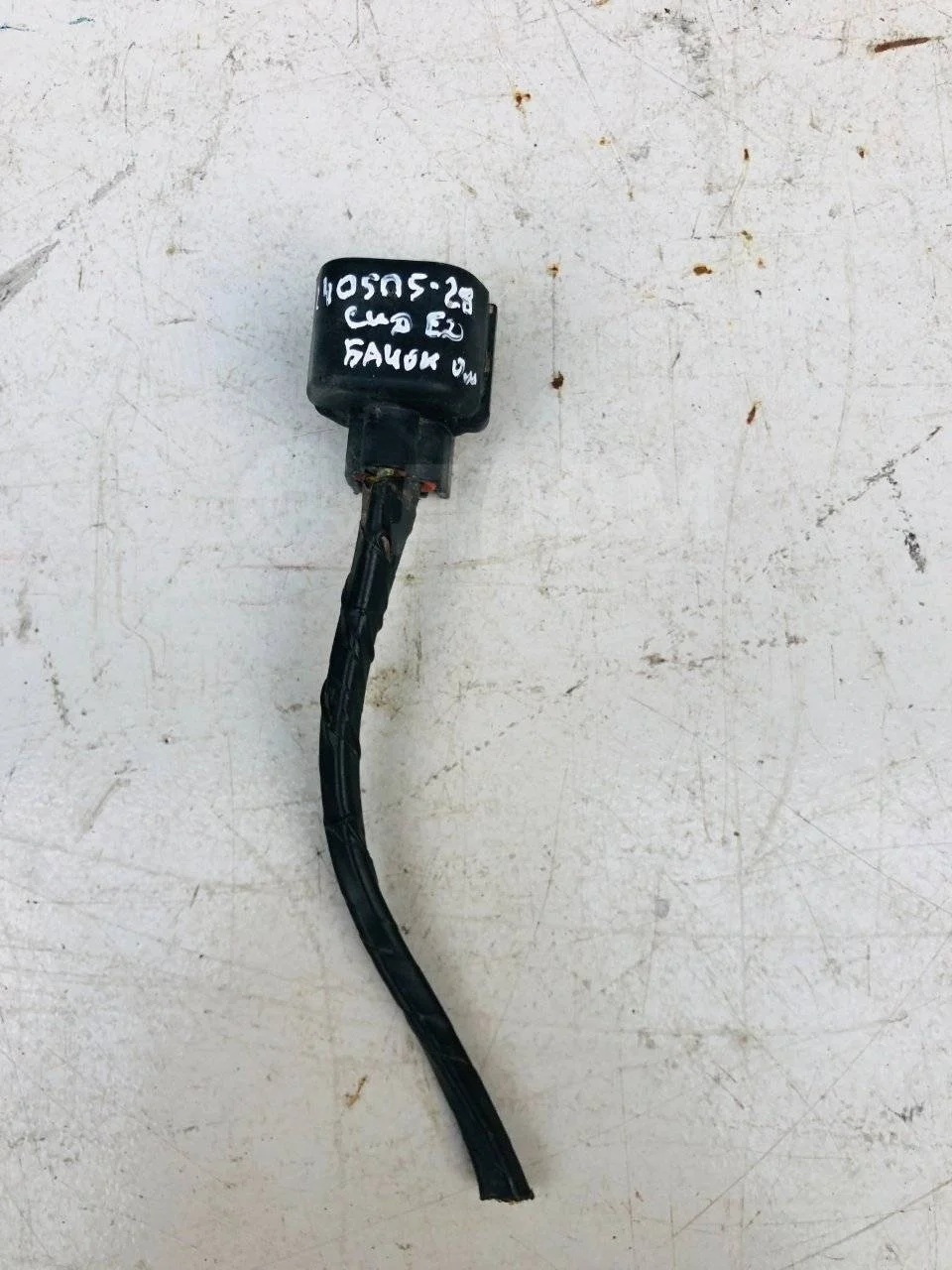 Разъем (фишка) моторчика бачка омывателя Kia Carnival II (2006—2014)