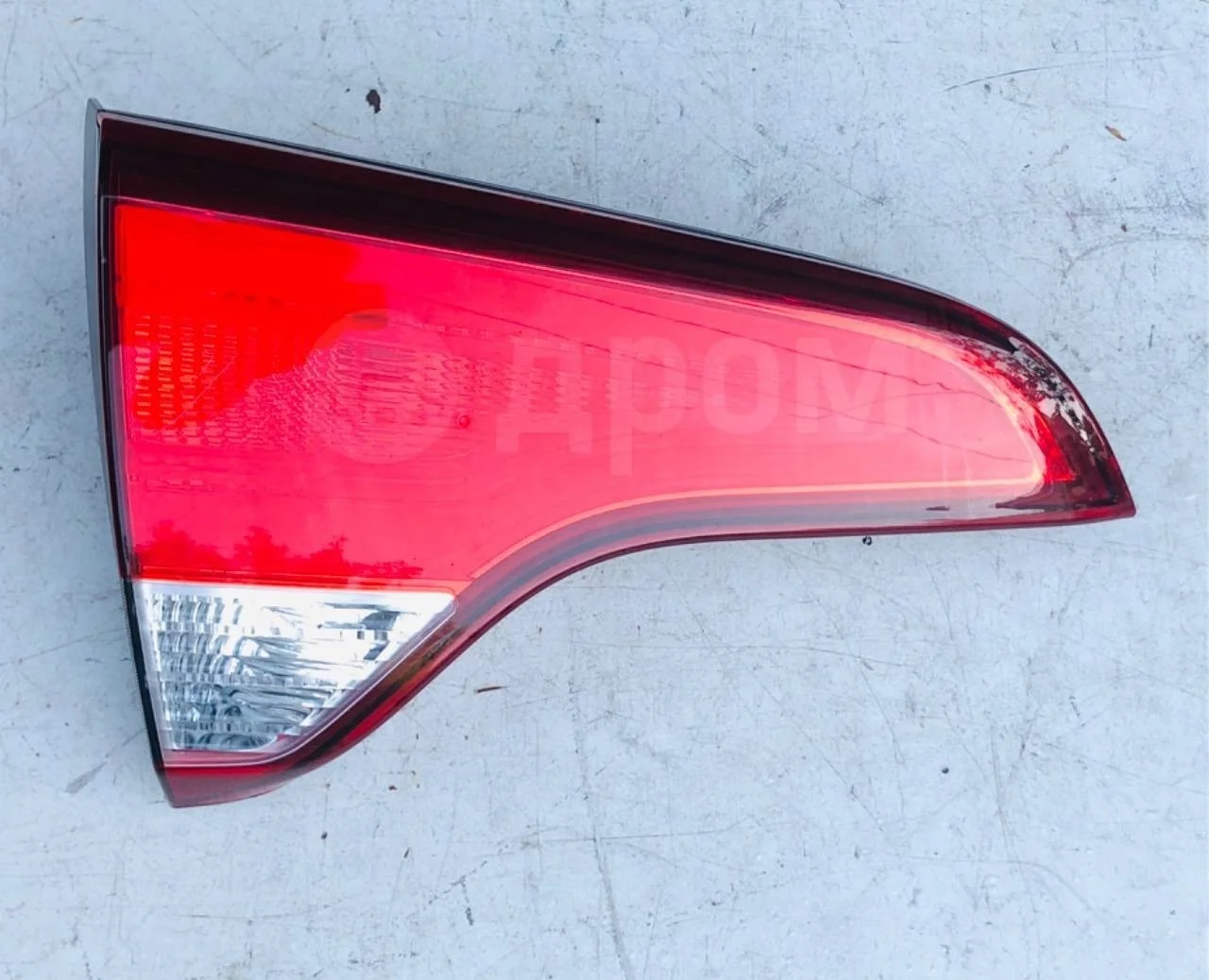 Фонарь крышки багажника внутренний Kia Sorento II рестайлинг (2012—2021)