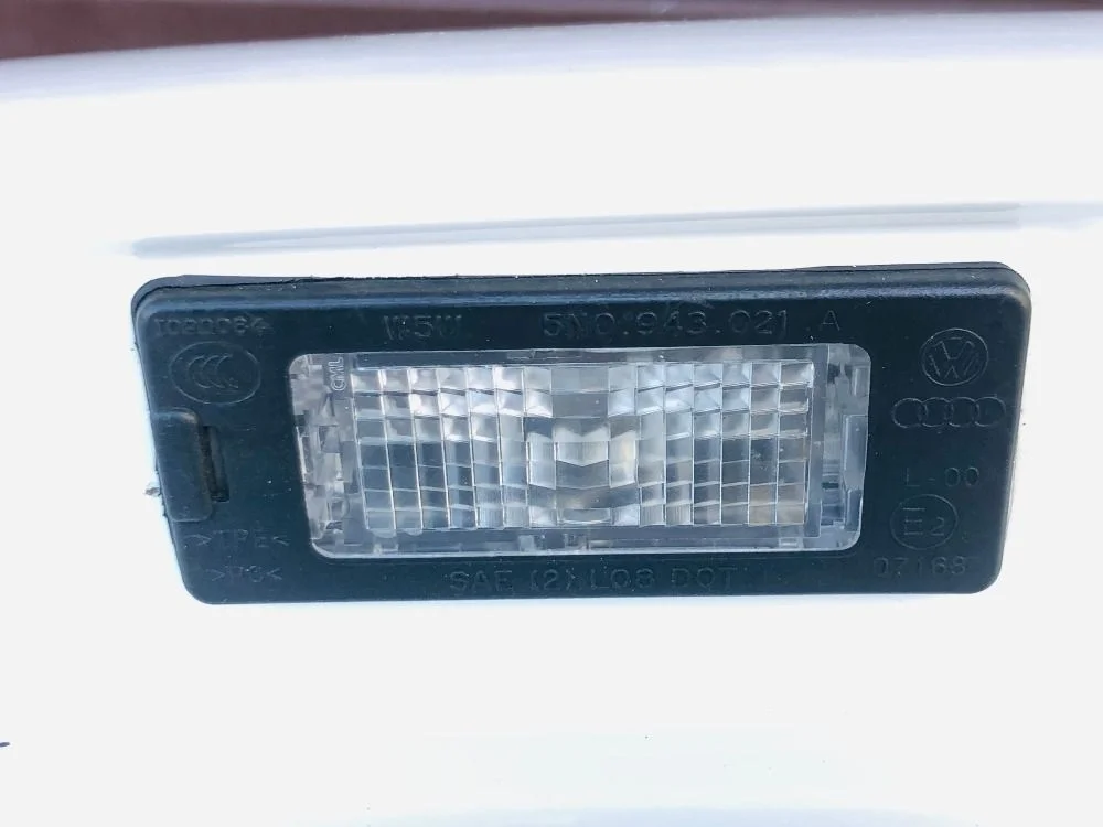 Плафон подсветки номера Skoda Rapid I (2012—2017)