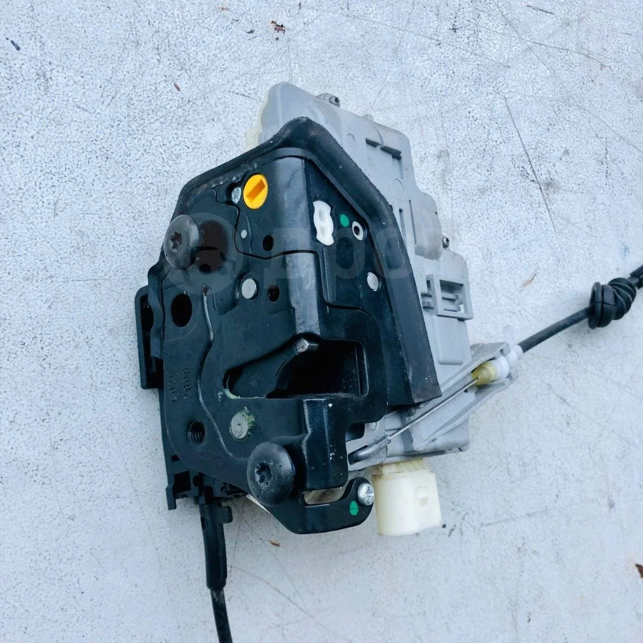 Замок двери передней левой Skoda Superb II (2008—2013)