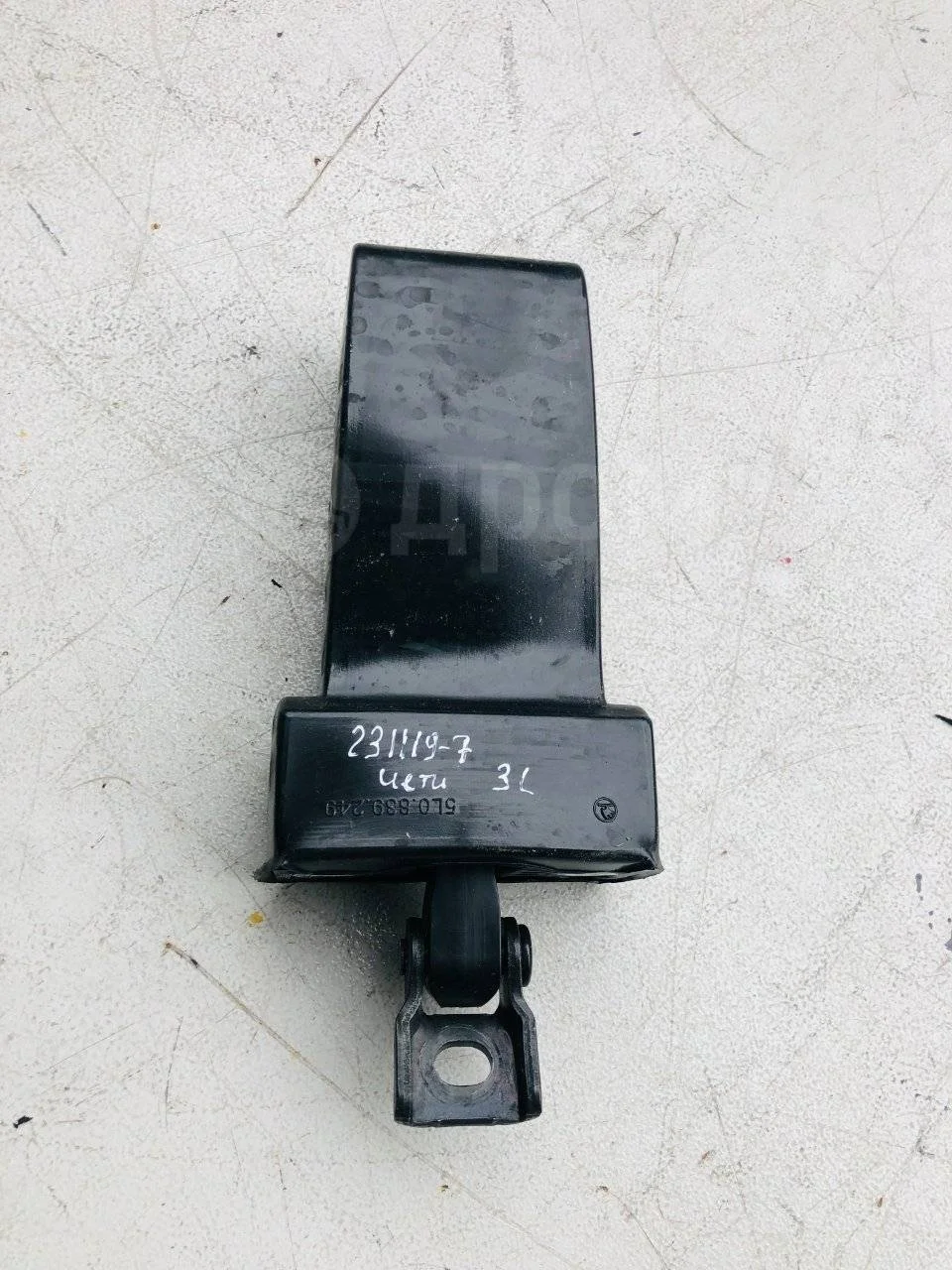 Ограничитель двери Skoda Yeti I рестайлинг (2013—2018)