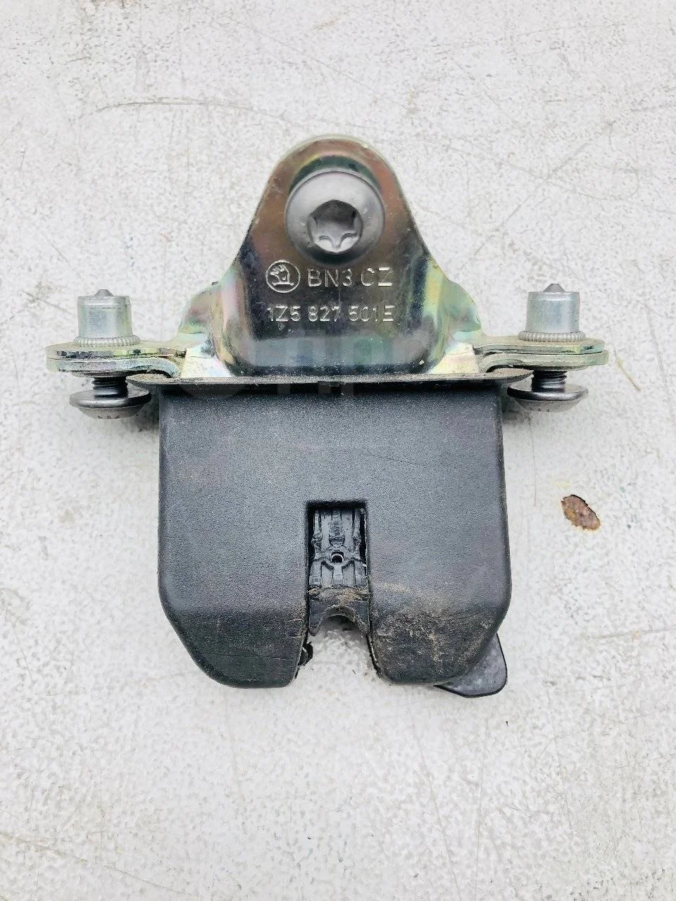 Замок крышки багажника Skoda Octavia II (2004—2009)