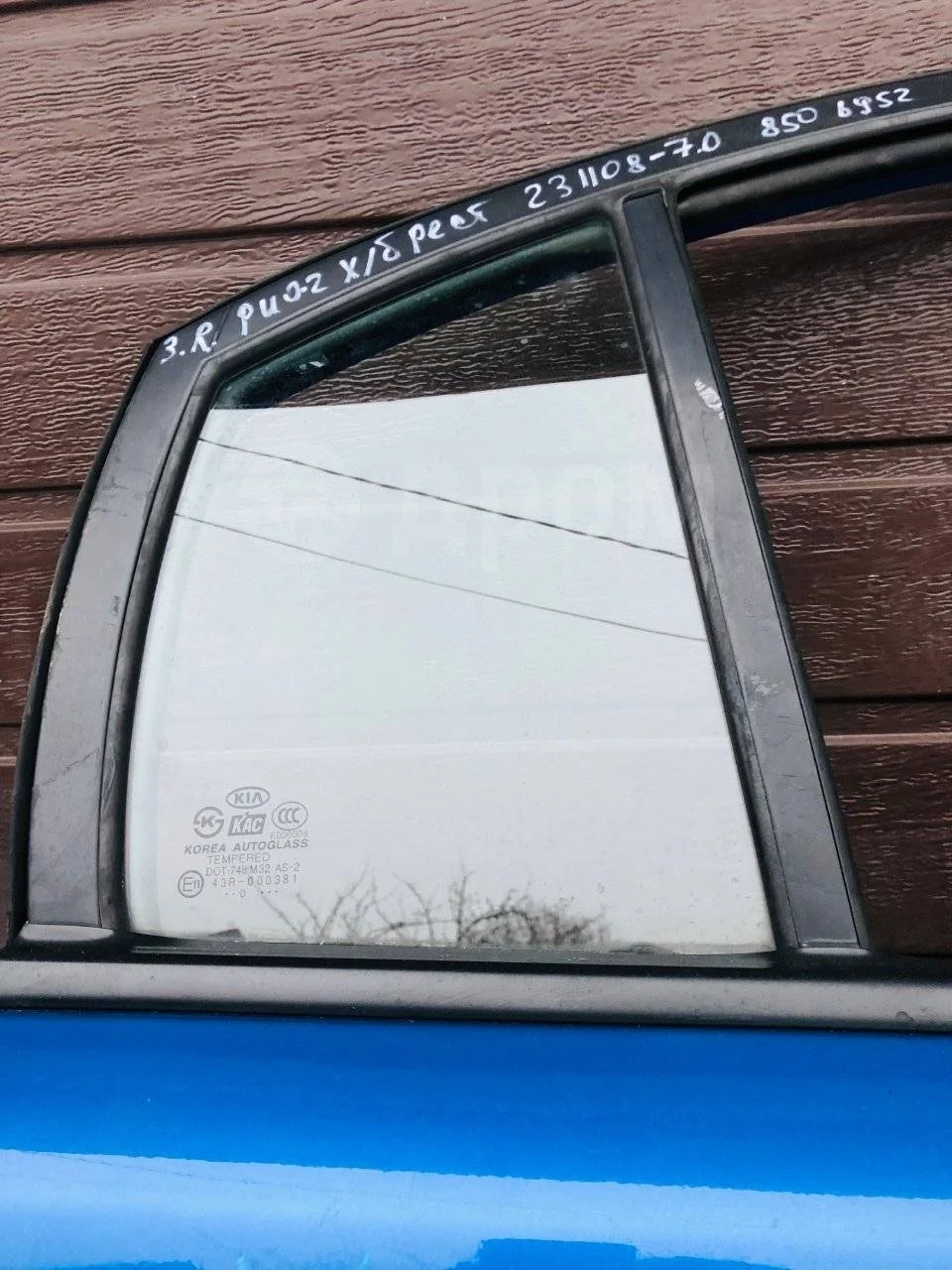 Форточка (стекло) двери задней правой Kia Rio II (2005—2009)