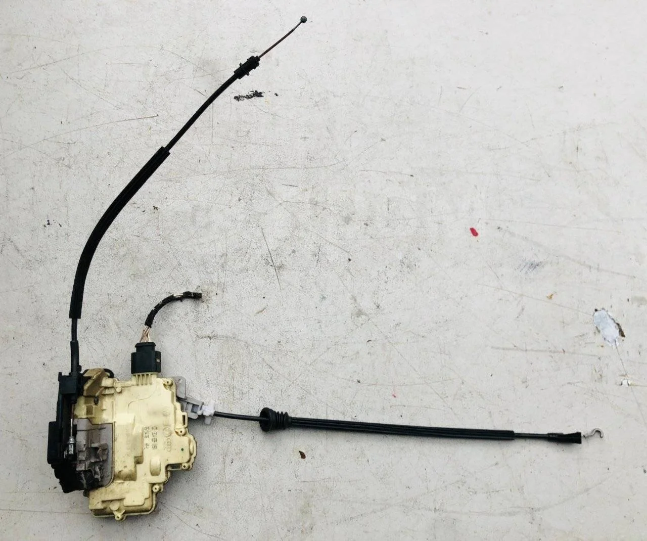 Замок двери задней левой Volkswagen Passat B6 (2005—2010)