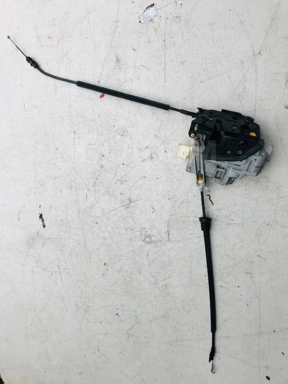 Замок двери задней левой Volkswagen Passat B6 (2005—2010)