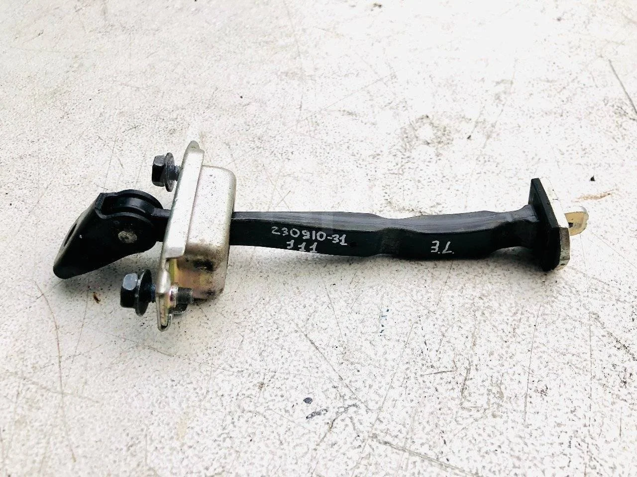 Ограничитель двери Nissan Qashqai II (2013—2019)