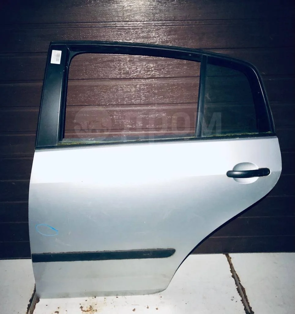 Стекло двери задней левой Volkswagen Golf Plus I (2005—2009)