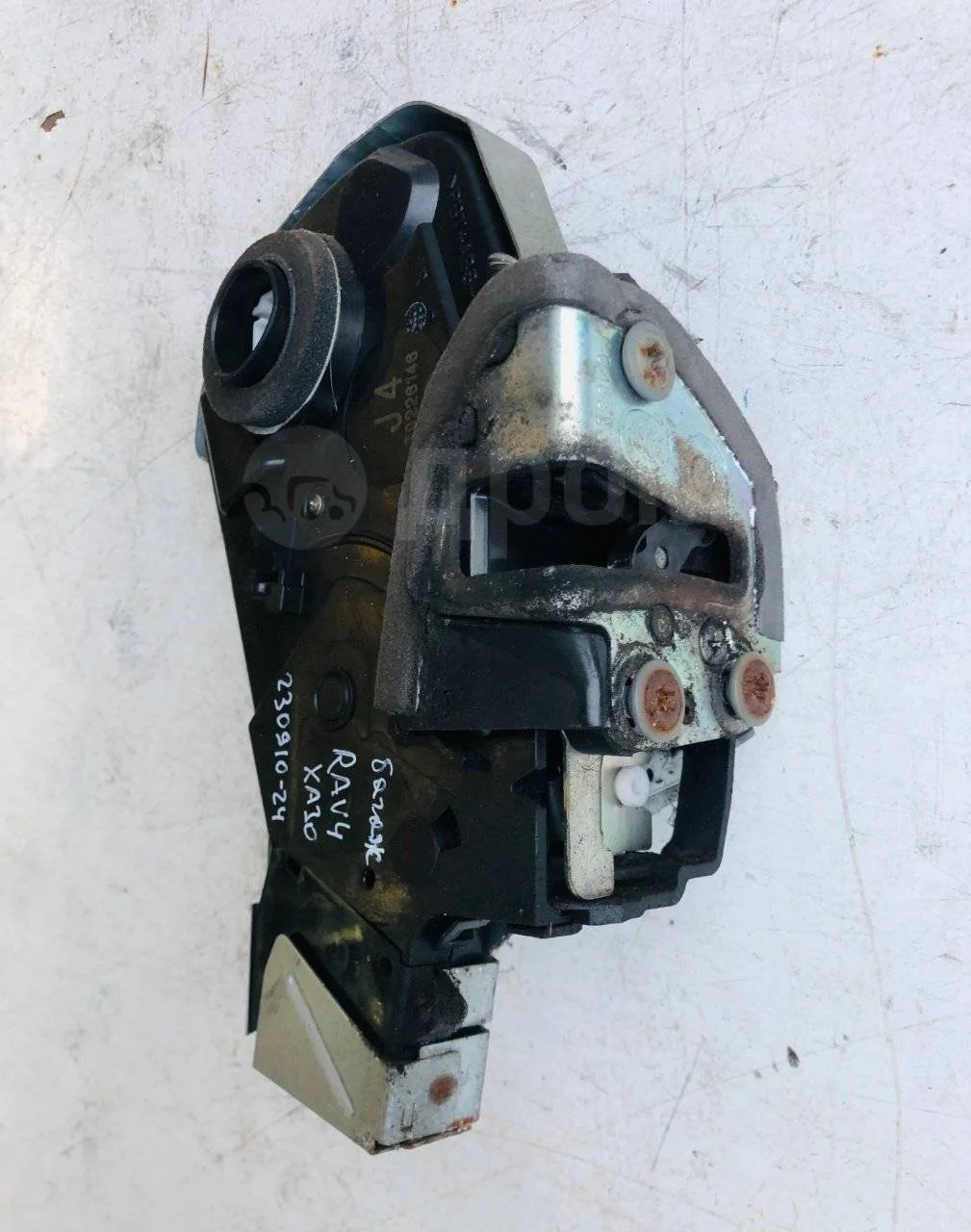 Замок крышки багажника Toyota RAV4 III (2005—2010)