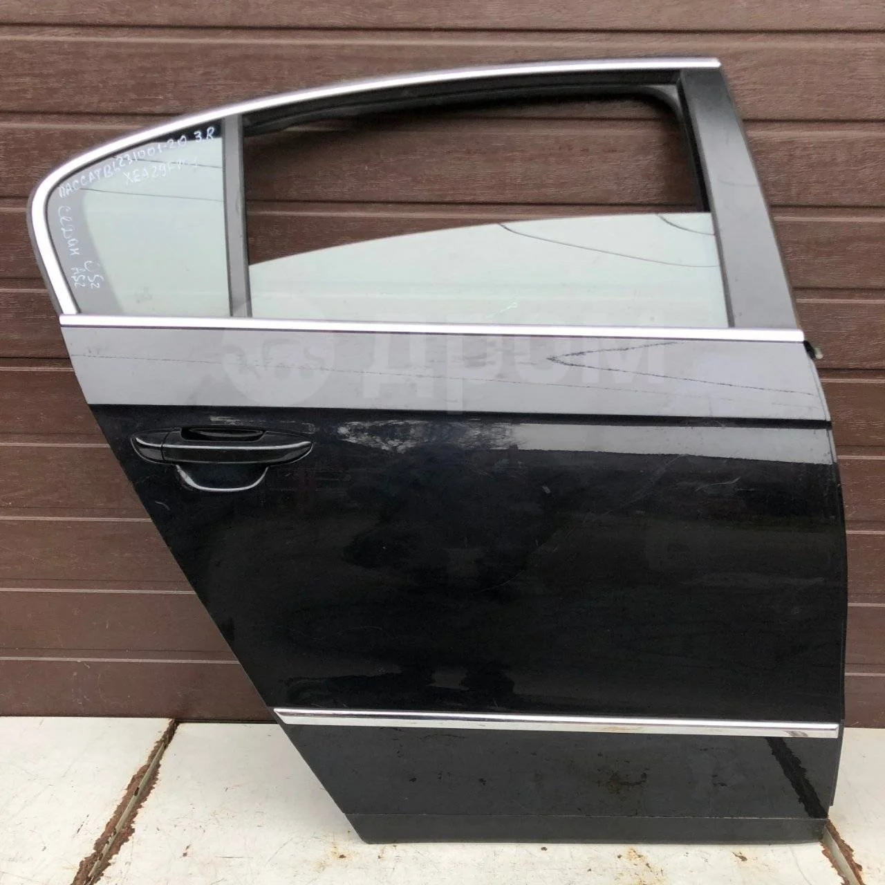 Стекло двери задней правой Volkswagen Passat B6 (2005—2010)