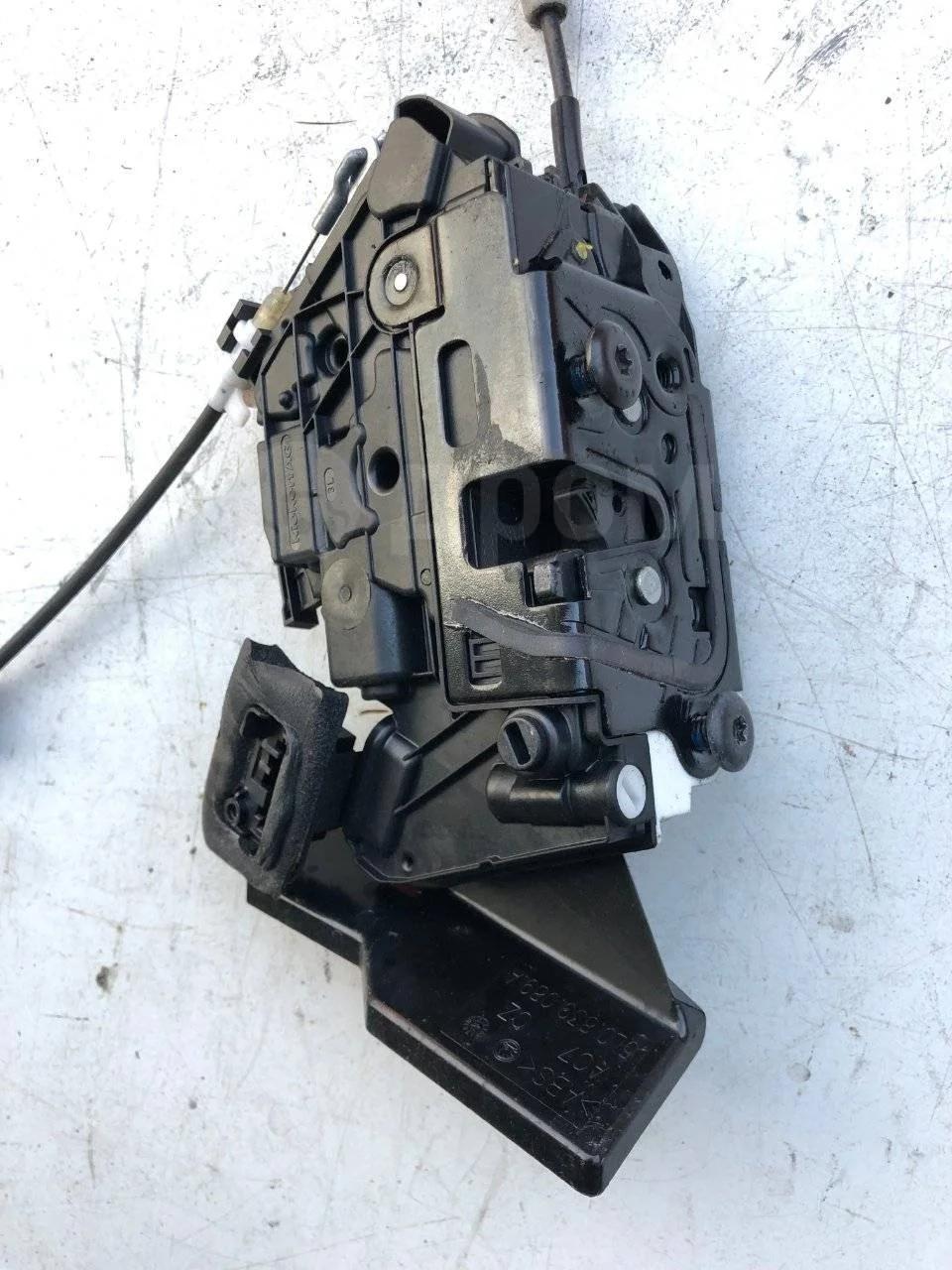 Замок двери задней левой Skoda Yeti I рестайлинг (2013—2018)