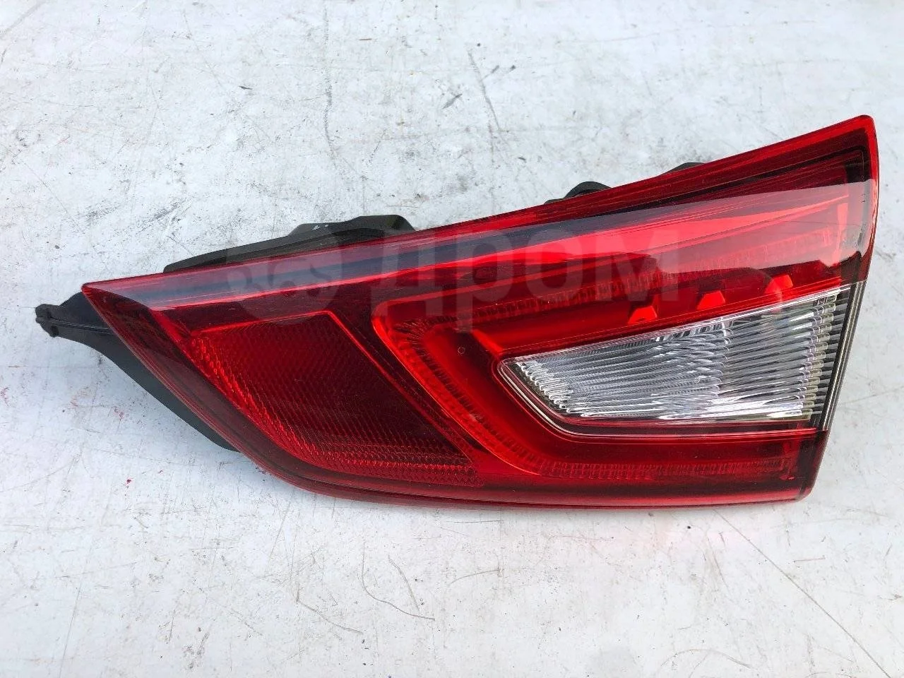 Фонарь крышки багажника внутренний Nissan Qashqai II (2013—2019)