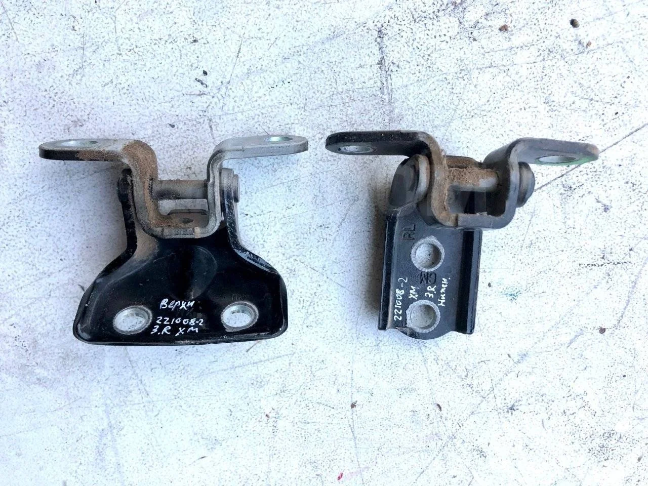 Петля двери Kia Sorento II (2009—2012)