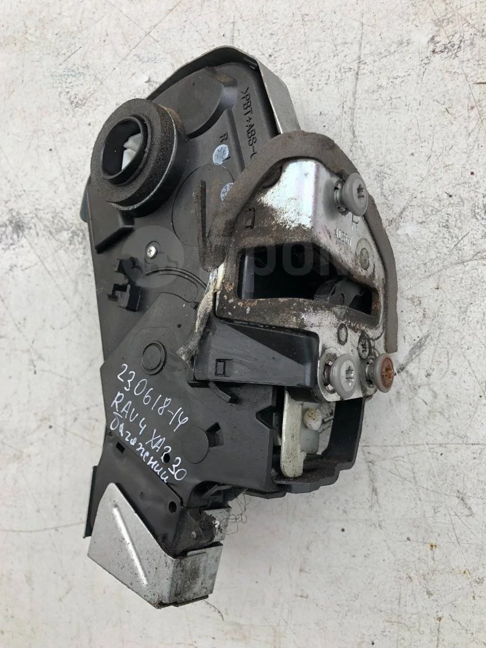 Замок крышки багажника Toyota RAV4 III (2005—2010)