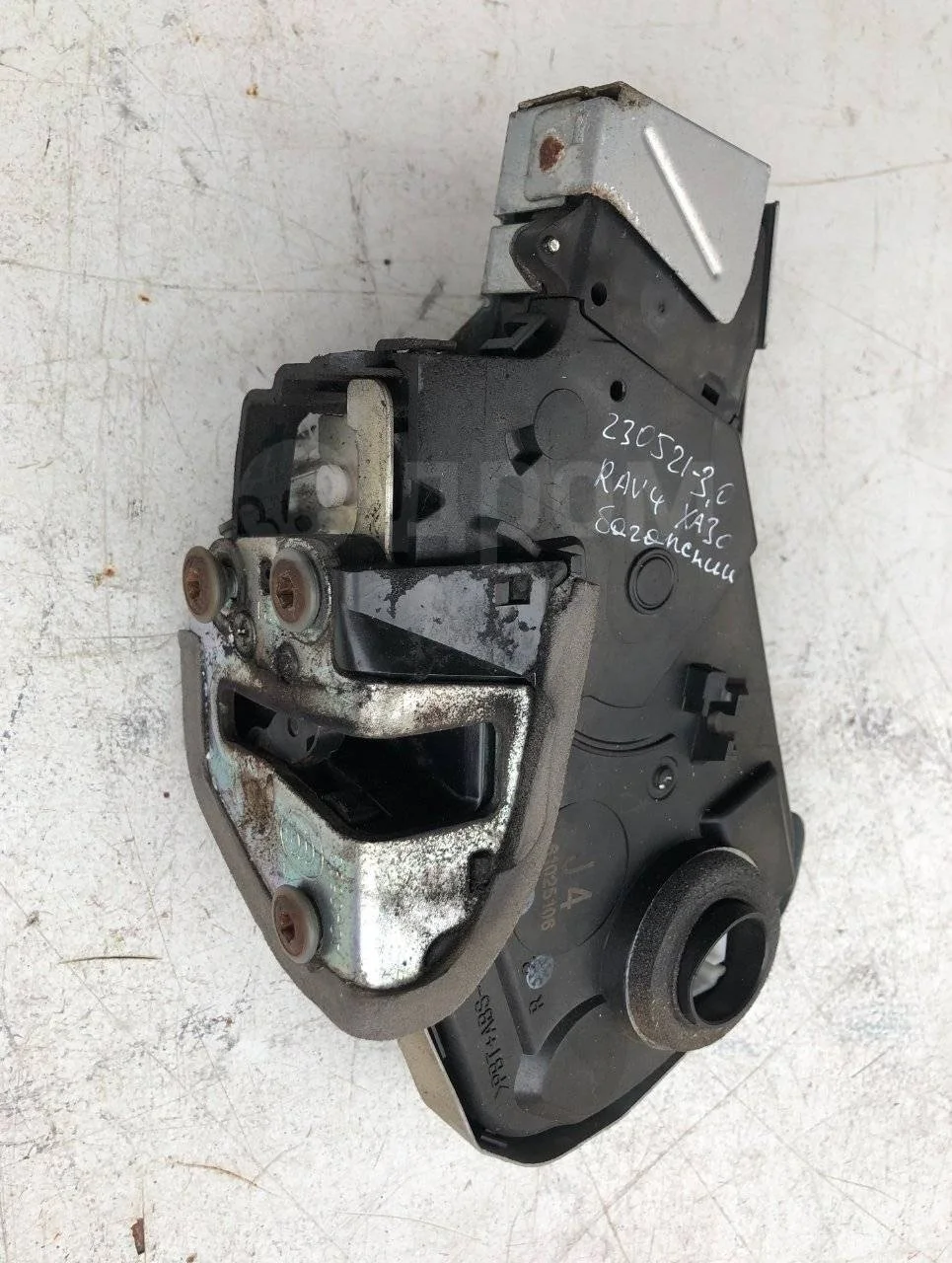 Замок крышки багажника Toyota RAV4 III (2005—2010)