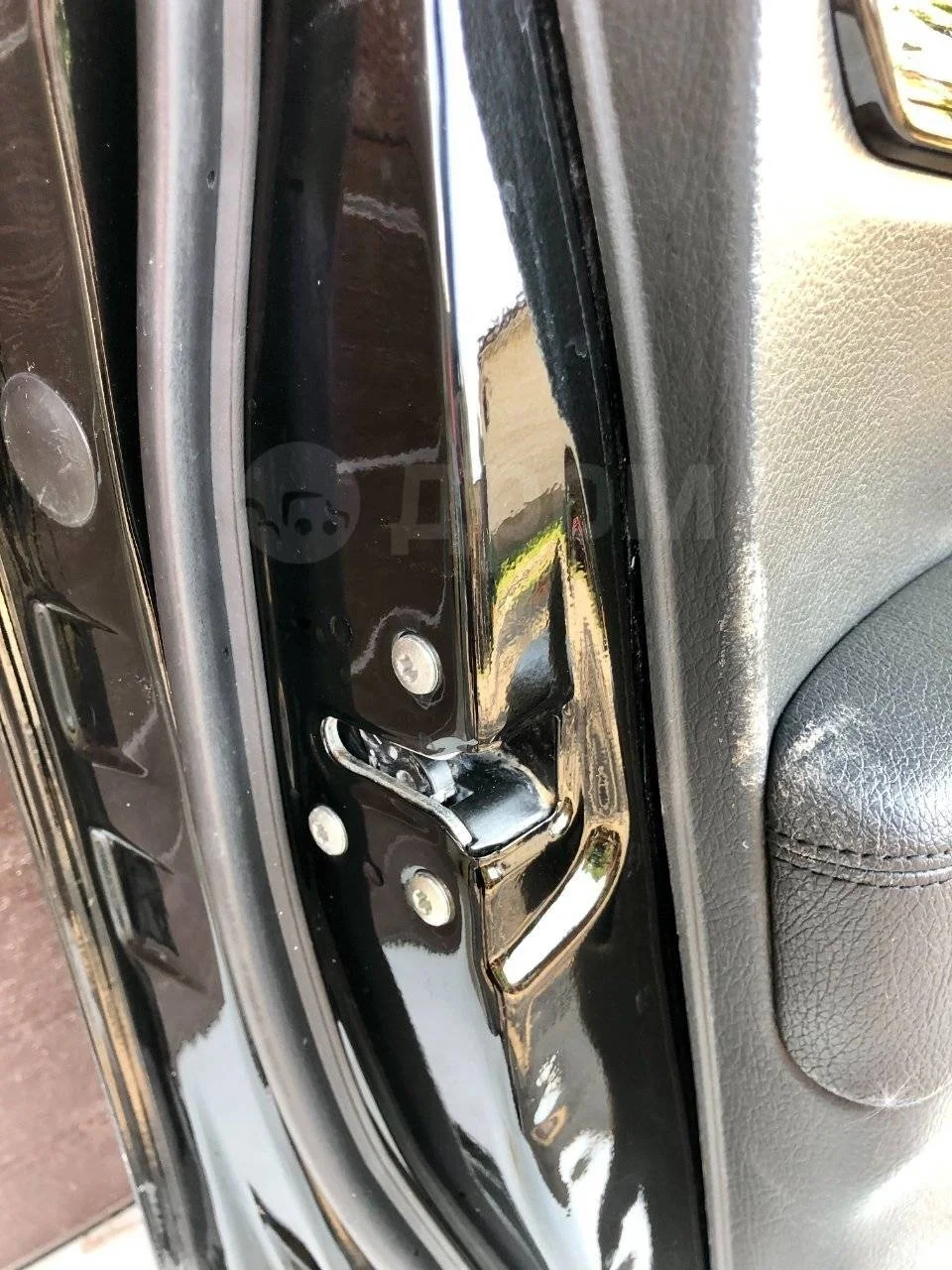 Замок двери передней левой Kia Sorento II (2009—2012)