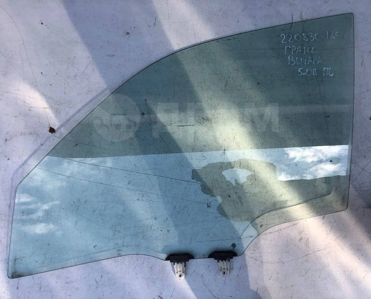Стекло двери передней левой Suzuki Grand Vitara II (2005—2008)