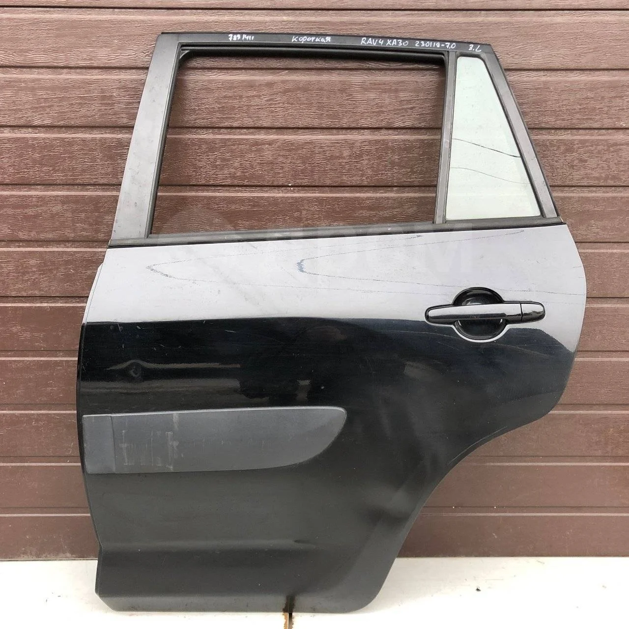Стекло двери задней левой Toyota RAV4 III (2005—2010)