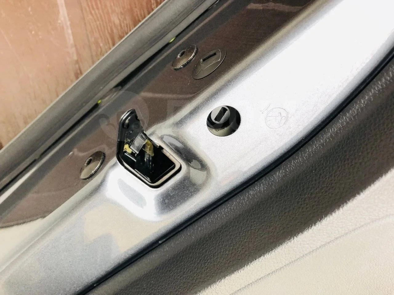 Замок двери задней левой Volkswagen Jetta VI (2010—2015)