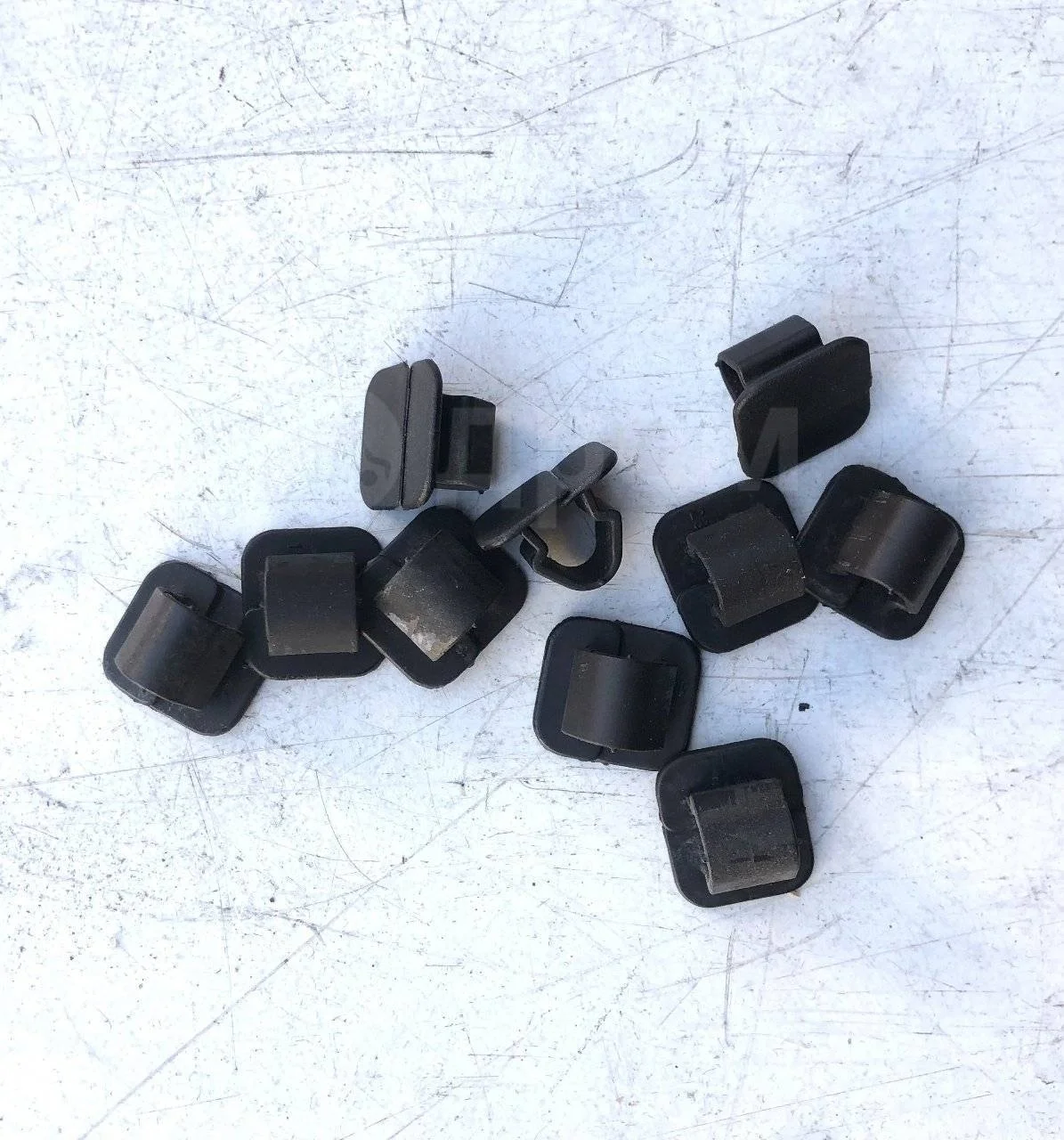 Пистон (клипса) утеплителя капота Volkswagen Passat B6 (2005—2010)