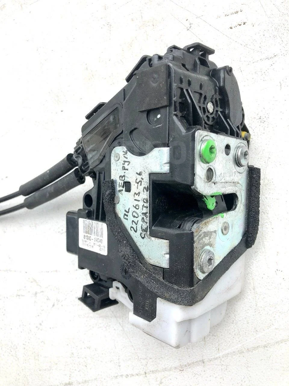 Замок двери передней левой Kia Cerato II (2008—2013)